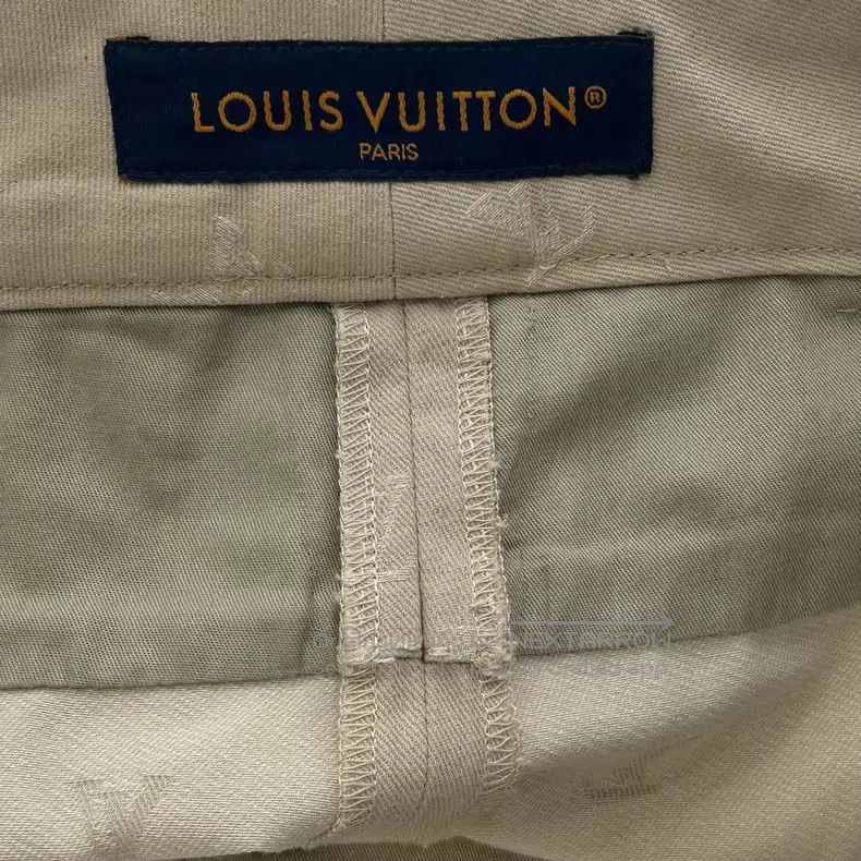 Louis Vuitton Louis Vuitton size US 46 Embossed Beige Old Money Style Sui Size US 30 / EU 46 - 3 Thumbnail