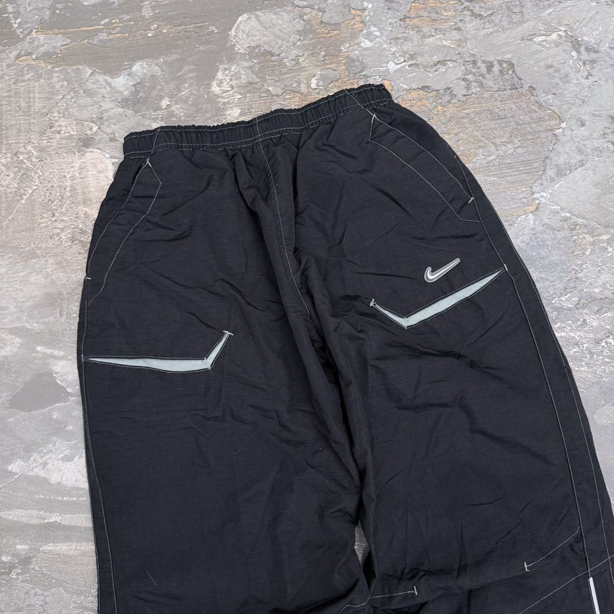 Nike Nike Vintage 00s Nylon Parachute Metal Swoosh Pants Y2K Size 30" / US 8 / IT 44 - 2 Thumbnail