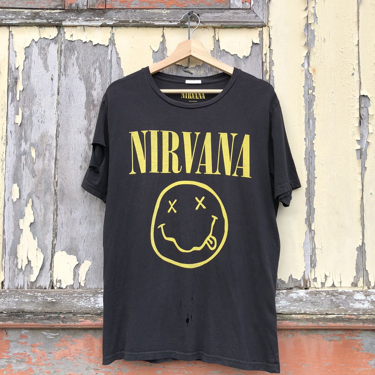 Band Tees 🔥Steals🔥 Distressed Nirvana Smile Tshirt Size US L / EU 52-54 / 3 - 1 Thumbnail