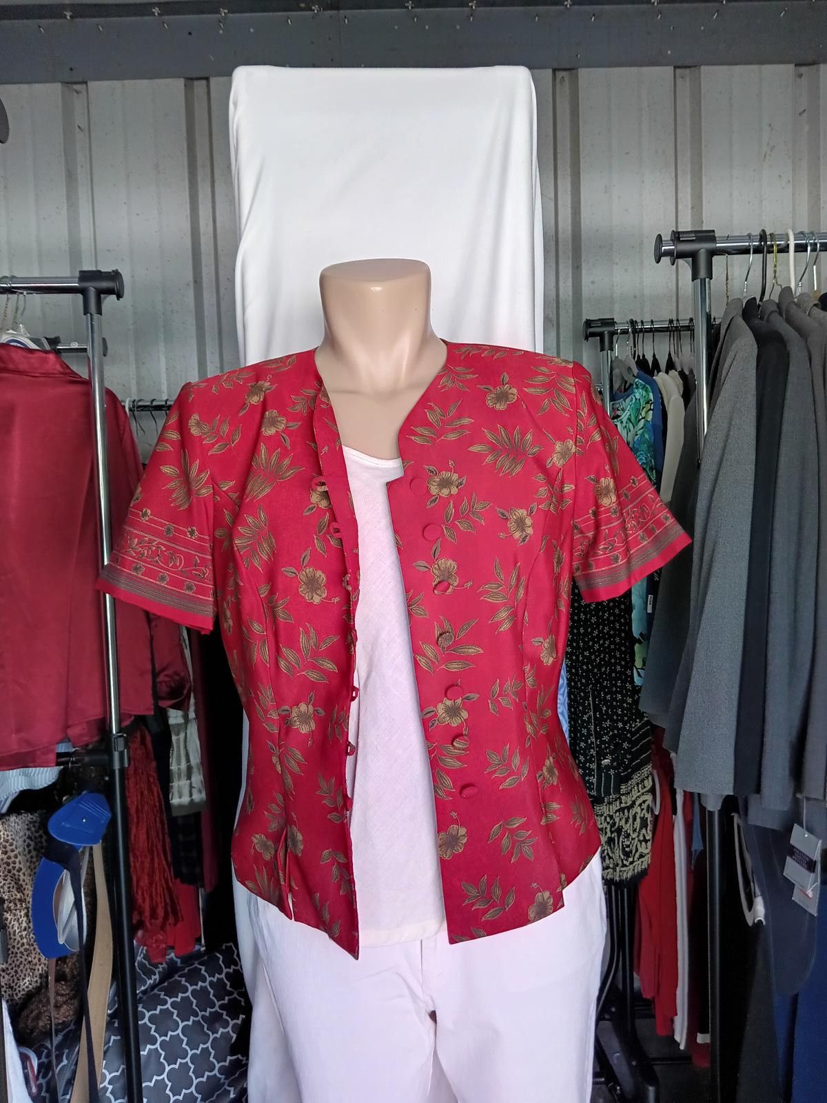 Designer Chic Red Floral Blouse by Palmode Petites Size M / US 6-8 / IT 42-44 - 1 Thumbnail