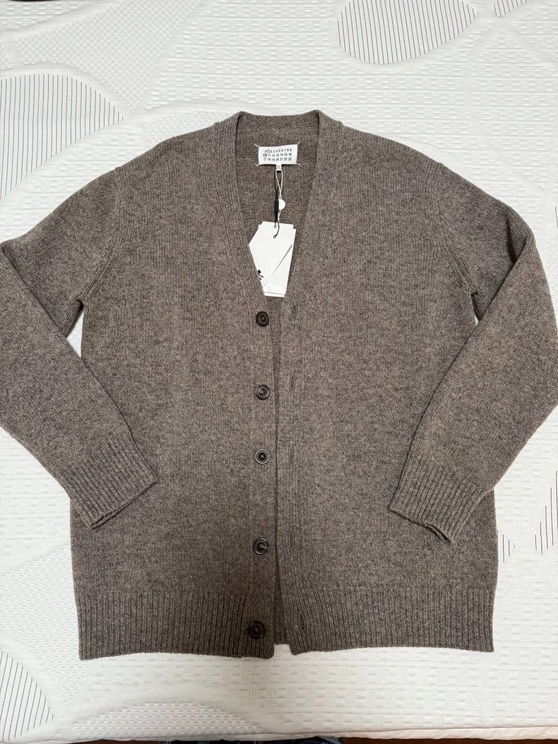 Maison Margiela Maison Margiela Wool V-neck drop-shoulder knitted warm card Size S / US 4 / IT 40 - 1 Thumbnail
