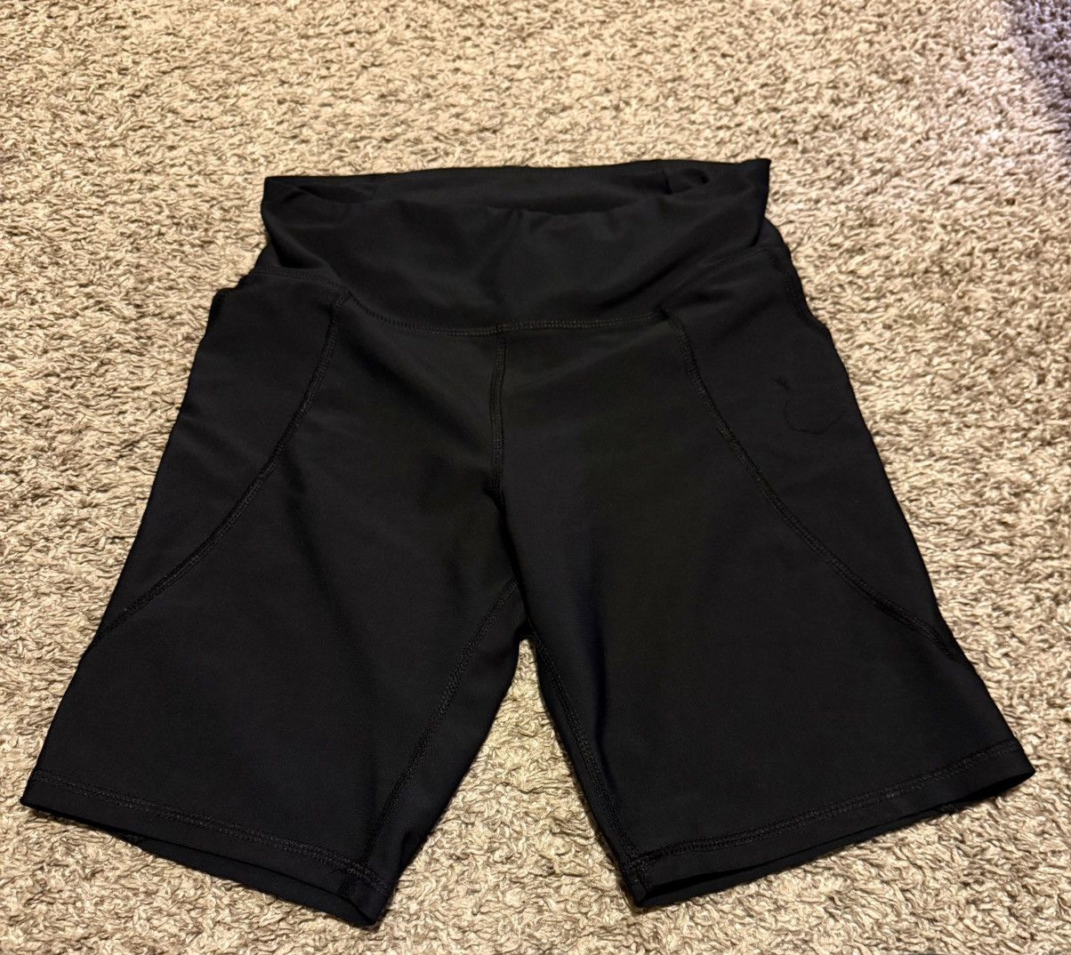Old Navy Old Navy Active Black High-Waisted Biker Shorts – Women’s Size 25" / US 0 / IT 36 - 1 Thumbnail
