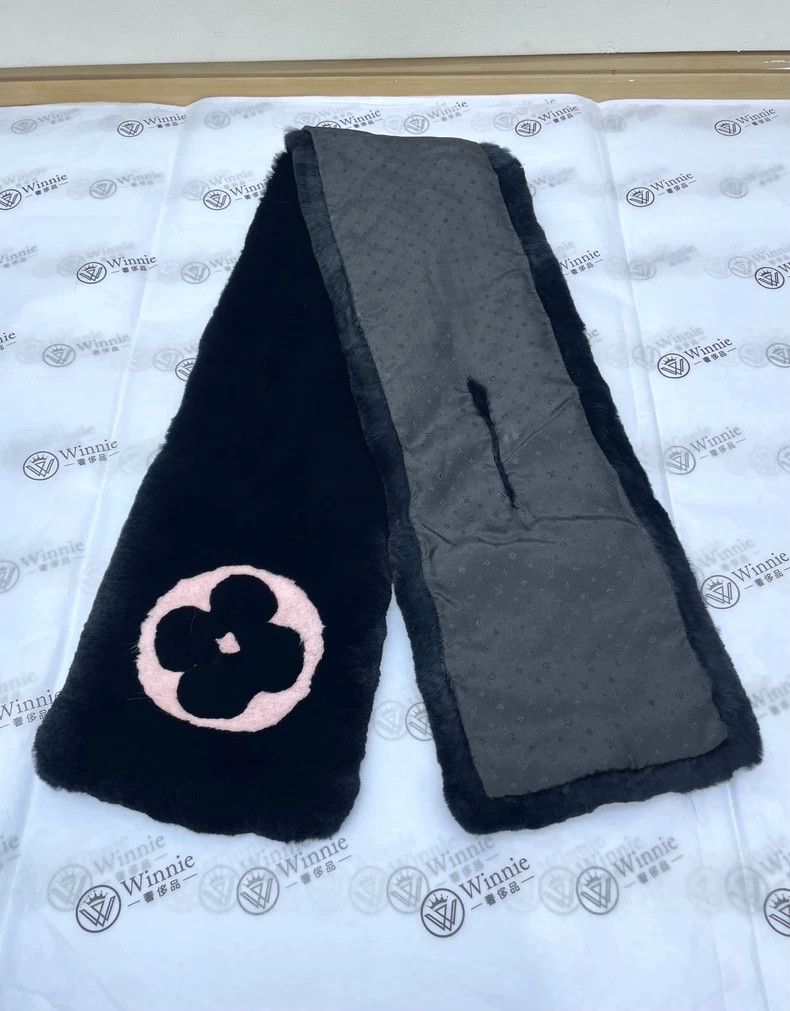 Louis Vuitton Louis Vuitton Black and pink jacquard logo fur scarf Size ONE SIZE - 3 Thumbnail