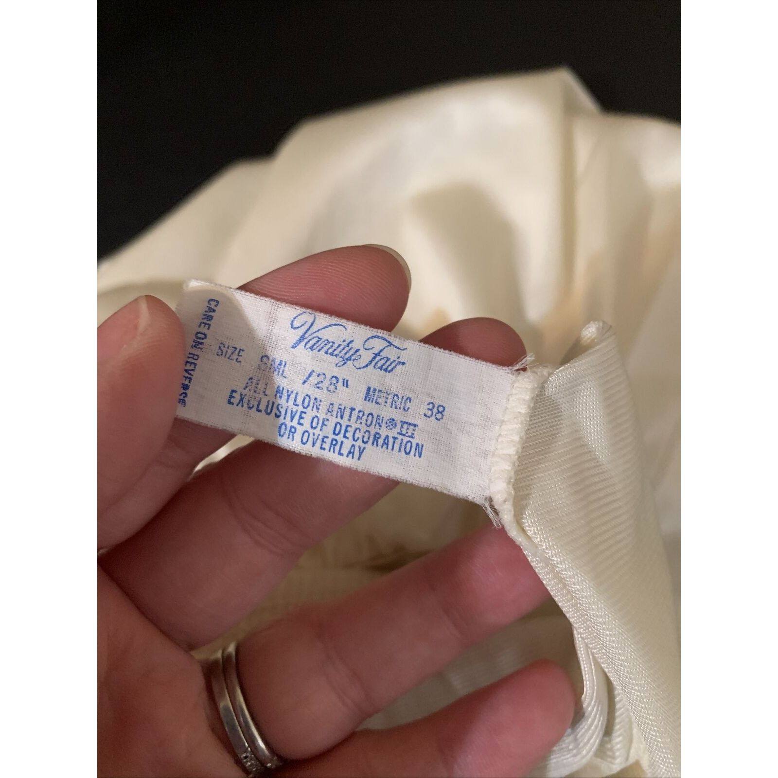 Vintage Vintage Vanity Fair Half Slip USA Ivory 28” Small Size ONE SIZE - 5 Thumbnail