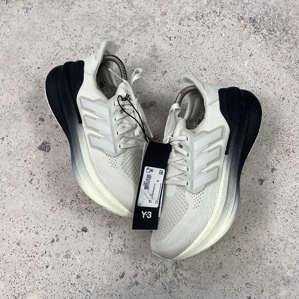 Y-3 ADIDAS Y-3 UltraBOOST 5 Yohji Yamamoto Grey/Black - JR6648 Size US 6 / EU 39 - 3 Thumbnail
