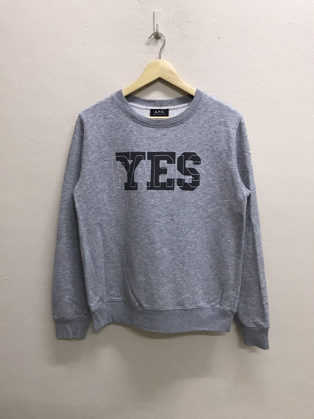 A.P.C. × Designer × Japanese Brand A.P.C. RUE MADAME PARIS YES PARIS SPELLOUT SWEATSHIRT Size US S / EU 44-46 / 1 - 3 Thumbnail