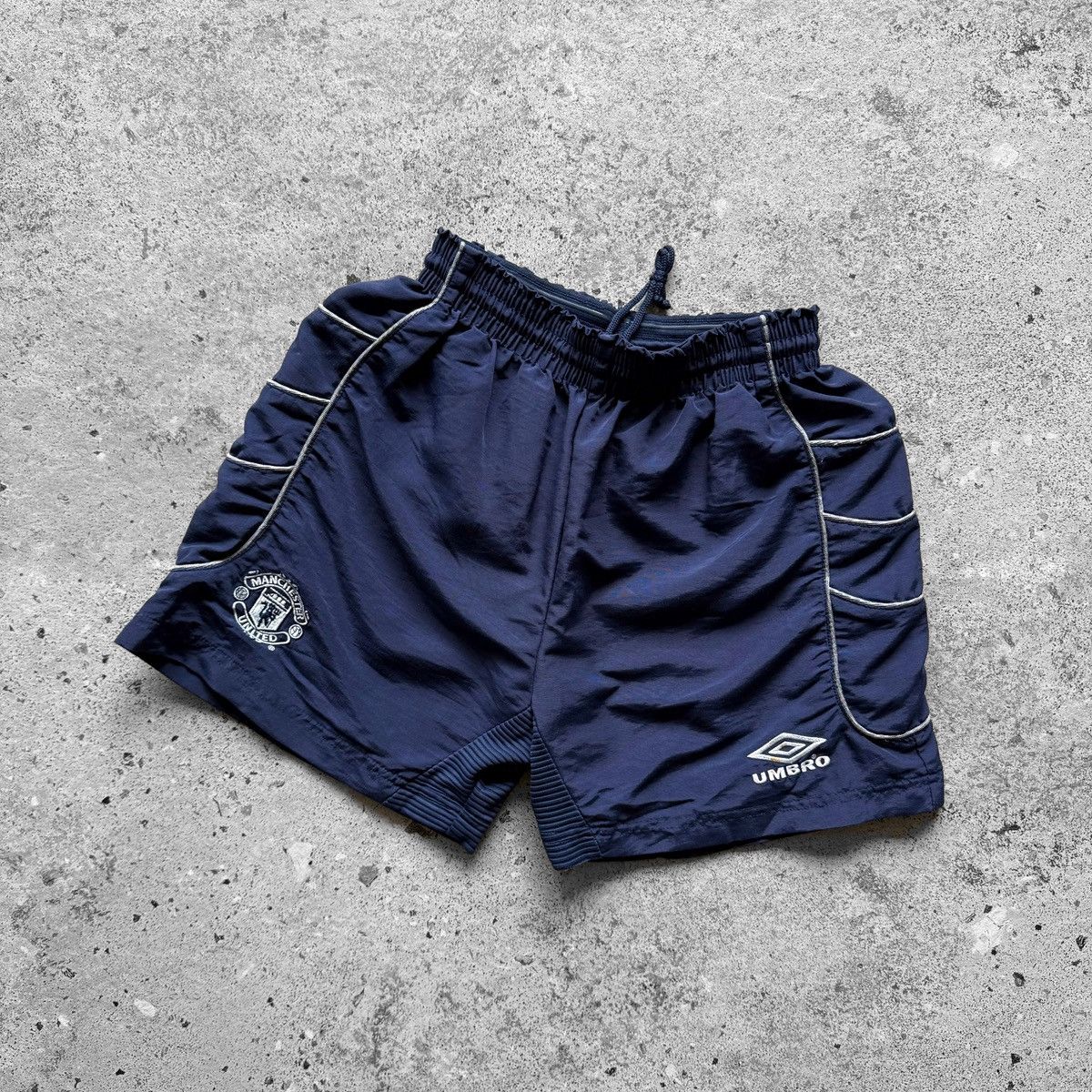 Umbro Umbro Mens Vintage Navy Manchester United Football Shorts Size US 30 / EU 46 - 1 Thumbnail