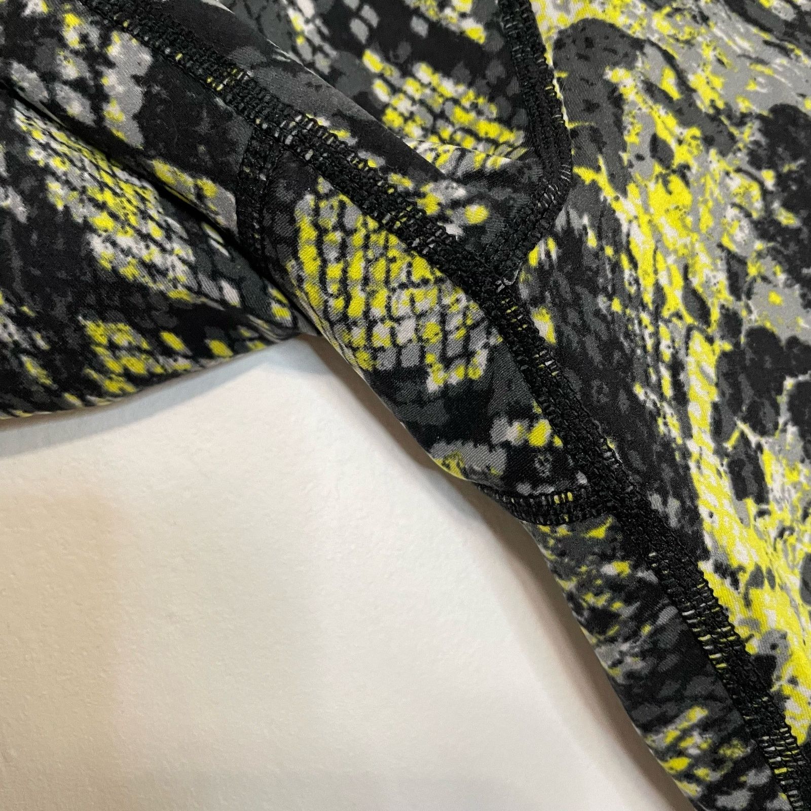 Sweaty Betty Sweaty Betty The Power Leggings XS 7/8 Length Snakeskin Size 26" / US 2 / IT 38 - 2 Thumbnail