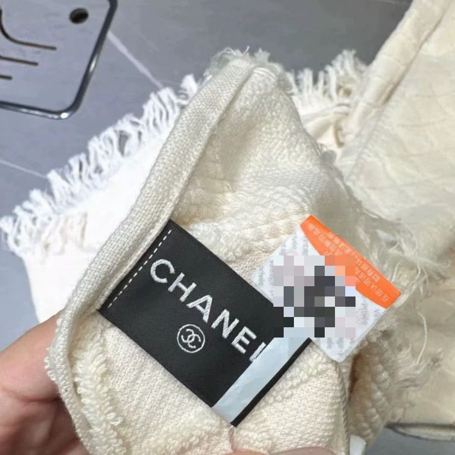 Chanel Chanel Diamond Tassel Knit Towel 260309VHSJY05 Size ONE SIZE - 2 Thumbnail