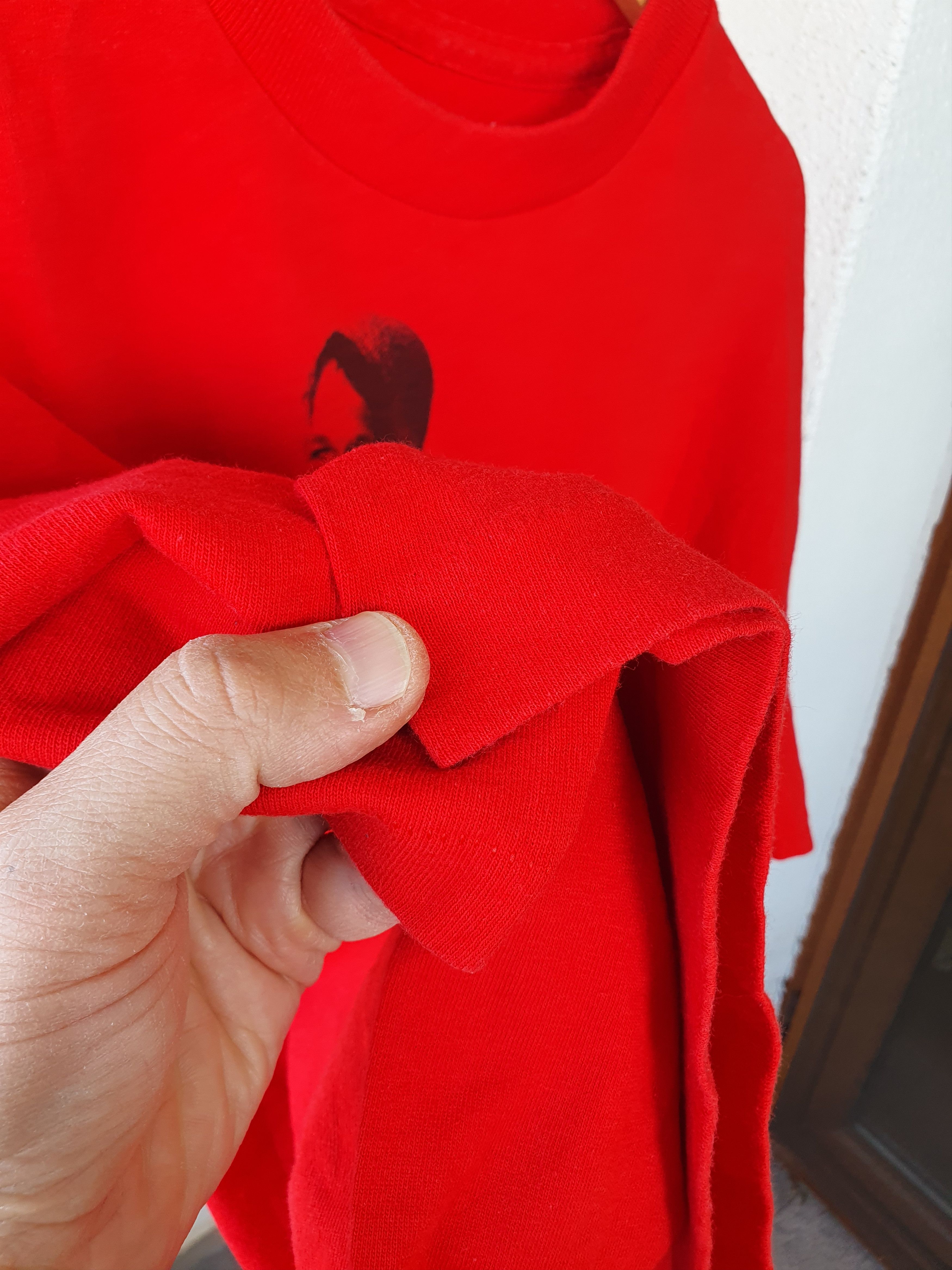 Vintage Vintage Single Stitch Red t-shirt sz L Size US L / EU 52-54 / 3 - 5 Thumbnail