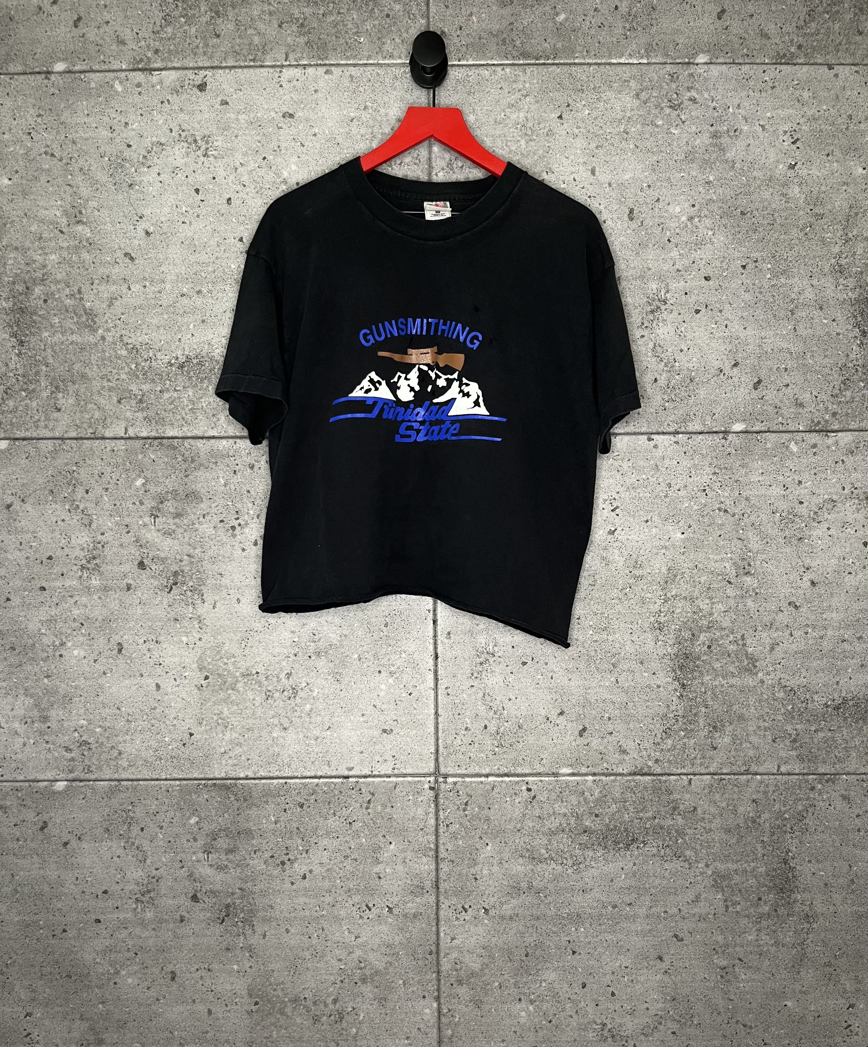 Vintage vintage cropped gun shot hole gunsmithing t shirt Size US L / EU 52-54 / 3 - 1 Thumbnail