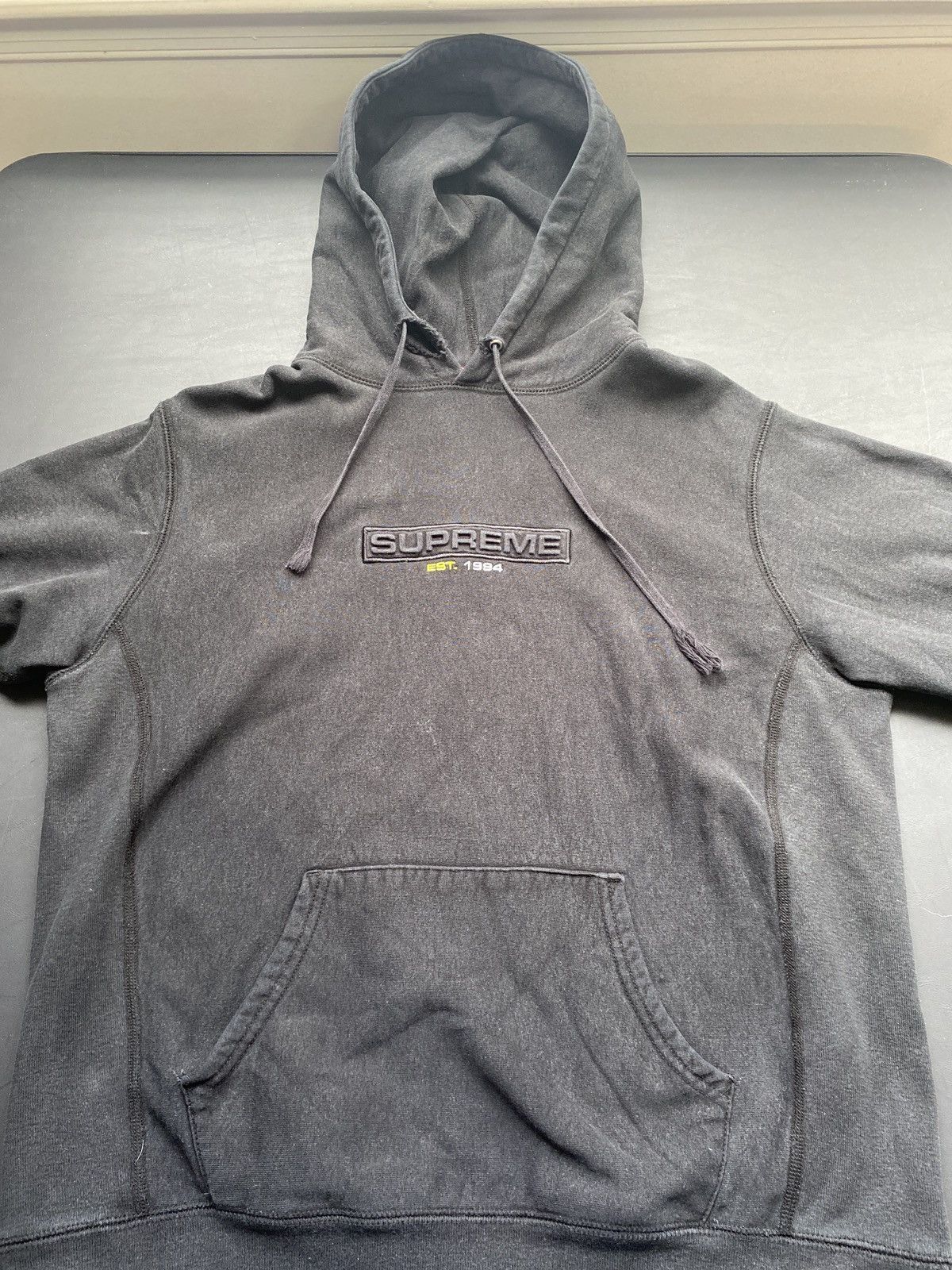 Supreme Supreme embossed logo hooded sweatshirt ss18 size M