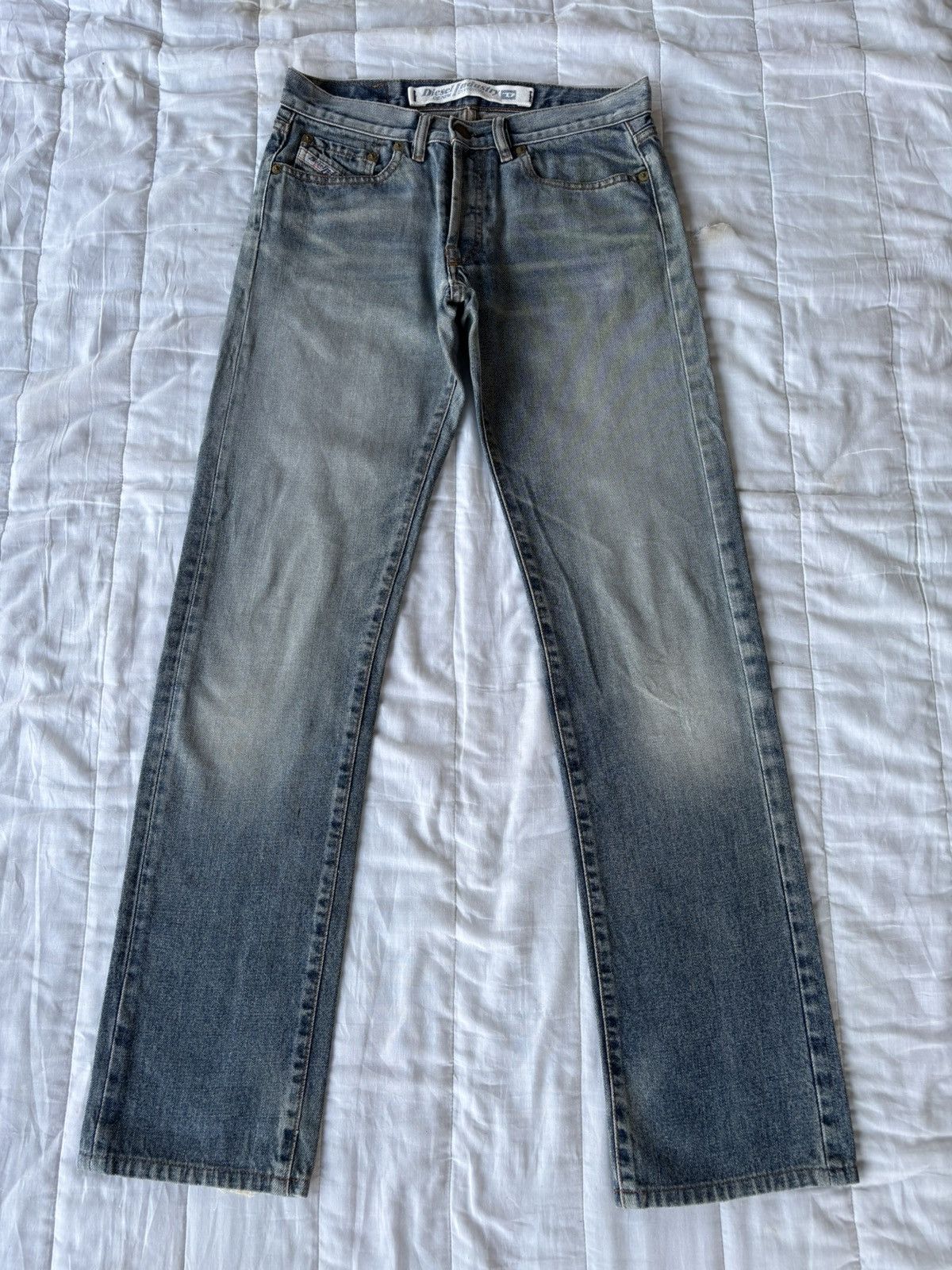 DIESEL INDUSTRY VINTAGE WASH REGULAR STRAIGHT JEANS
