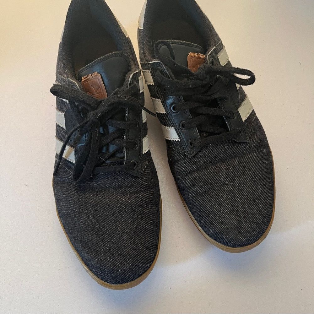 Adidas adidas men’s grey and white trainers sneakers size 8.5 Size US 8.5 / EU 41-42 - 4 Thumbnail
