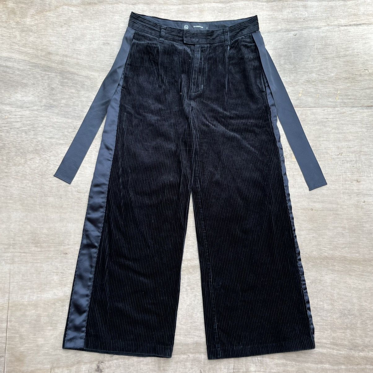 GU × Japanese Brand × Undercover UNDERCOVER X GU CORDUROY WIDE CUT LONG PANTS Size 30" / US 8 / IT 44 - 1 Thumbnail