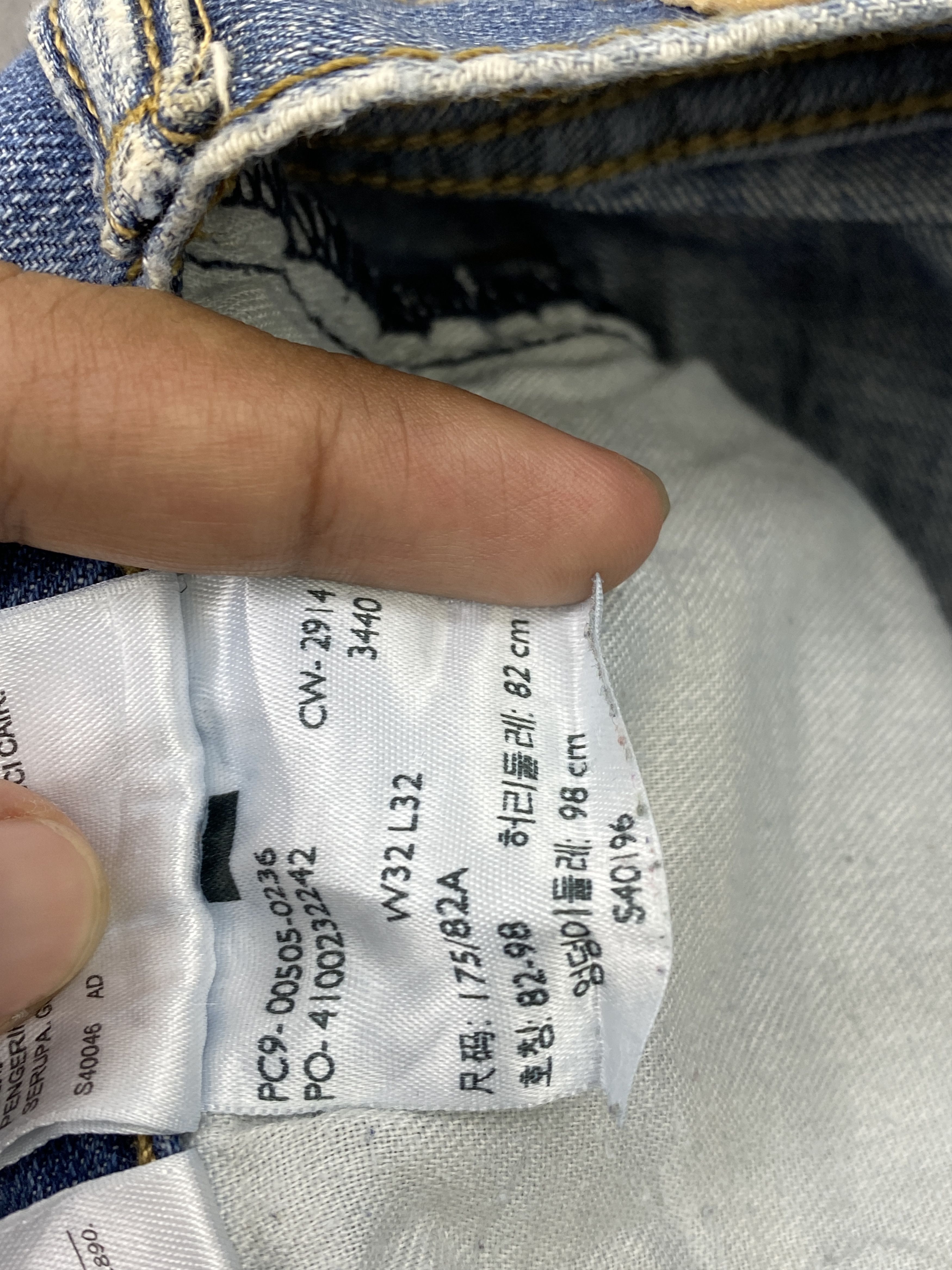 Levi's × Vintage Vintage Levi's 505 Faded Blue Denim Jeans Size US 32 / EU 48 - 8 Thumbnail