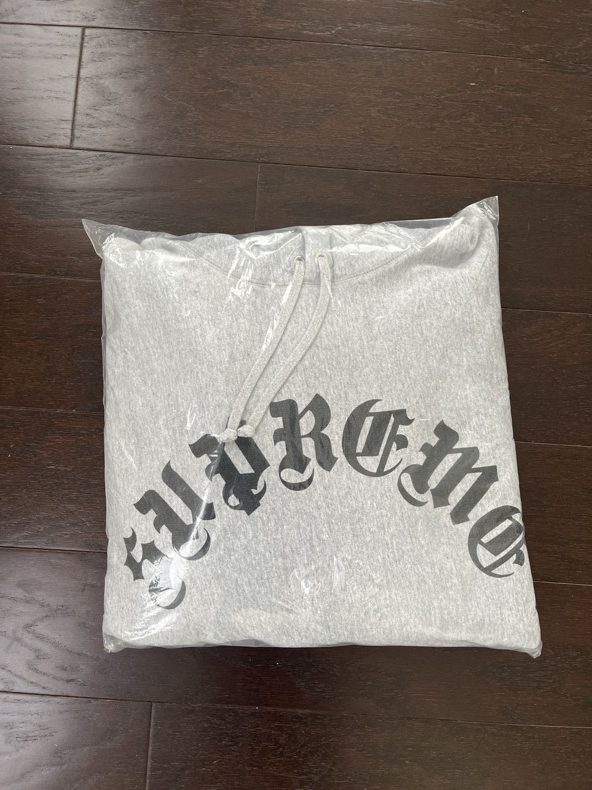 Supreme Supreme Old English arc Hooded Sweatshirt XL Size US XL / EU 56 / 4 - 4 Thumbnail