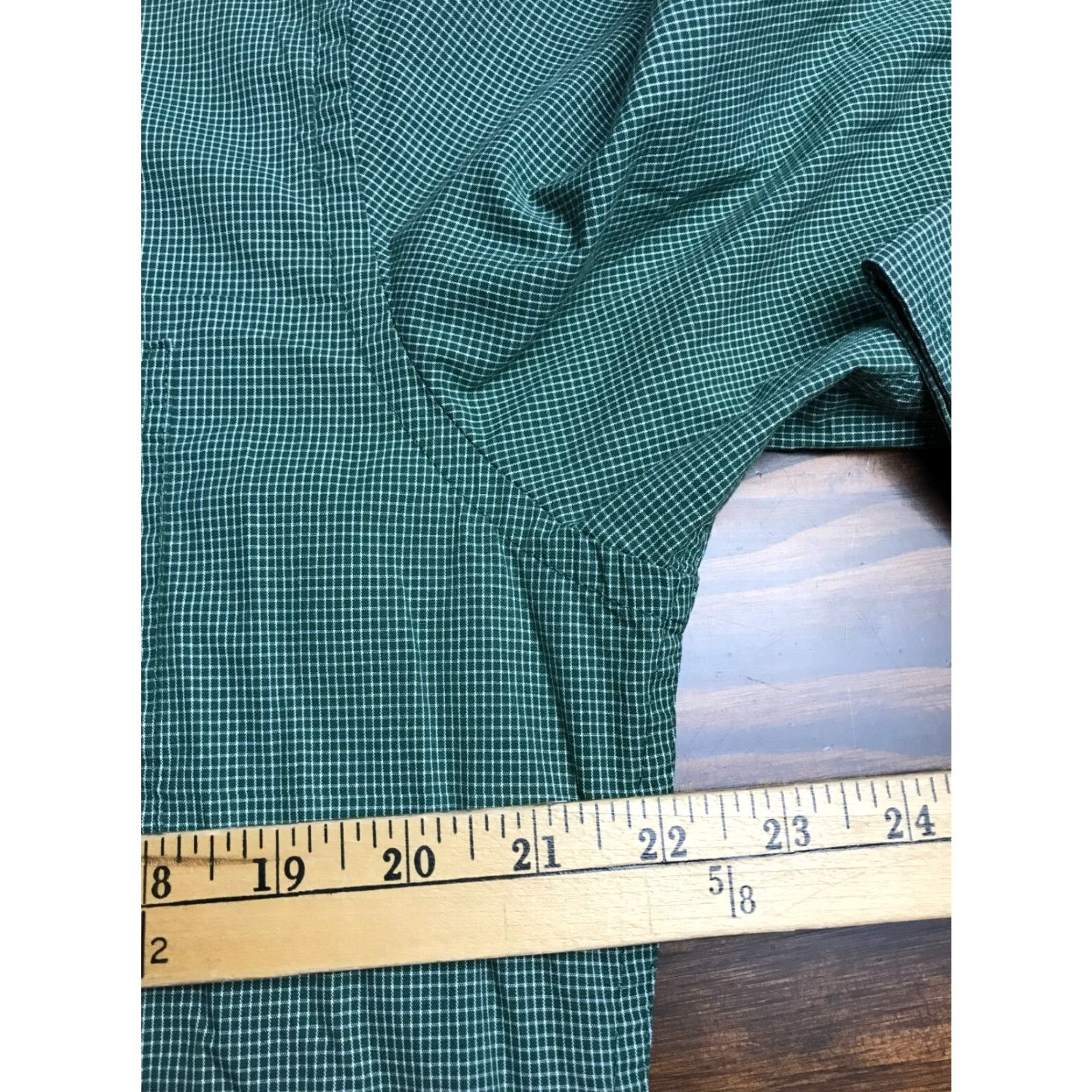 Izod IZOD Shirt Men’s Size M Green White Button-Up Long Sleeve Casual Travel Cotton Cotton Blend Regular 90s? No. (Oops) Size US M / EU 48-50 / 2 - 3 Thumbnail