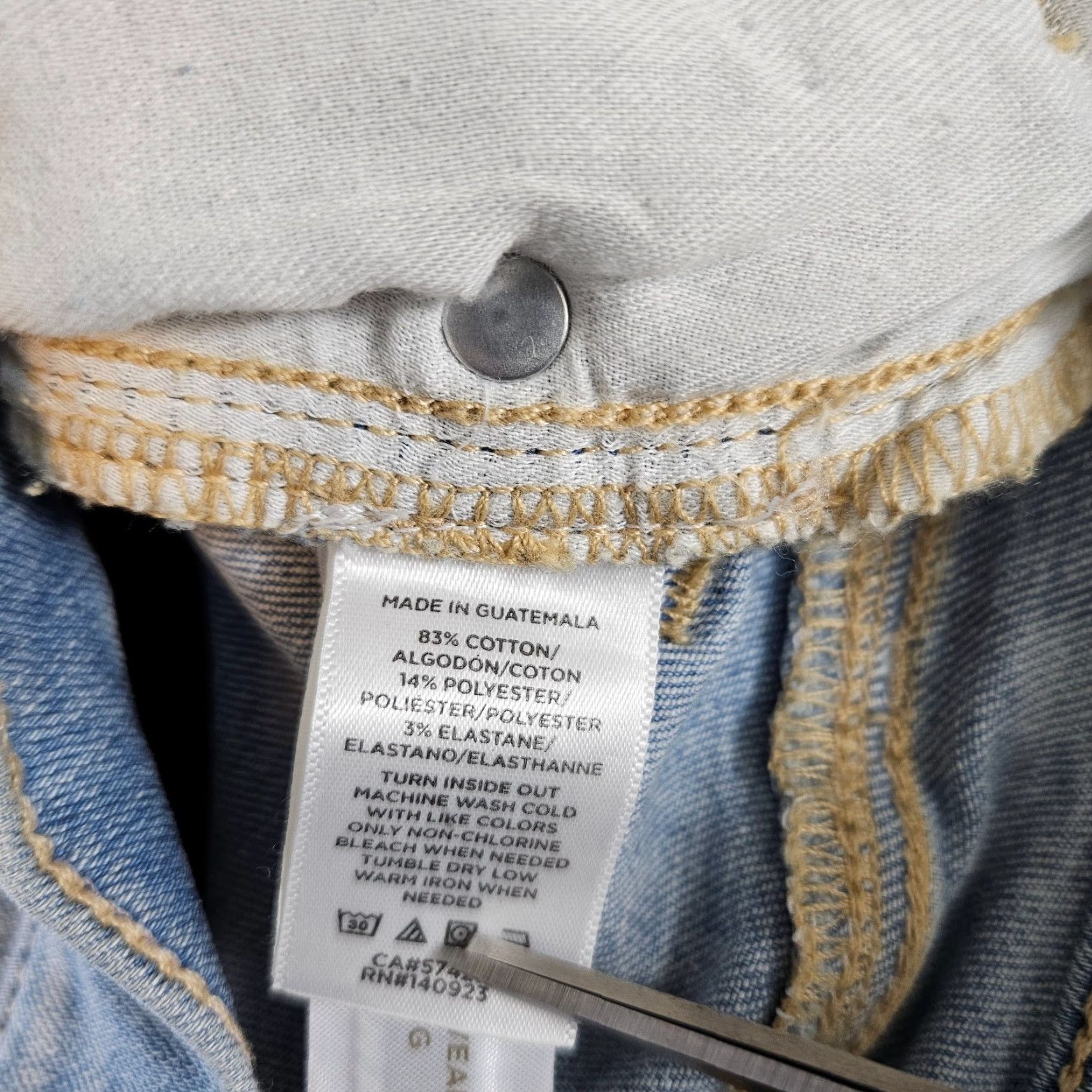 Loft **Ann Taylor LOFT Womens Blue Crop Jeans Size 00** User: **Ann Taylor LOFT Womens Blue Crop Jeans Size 00** Size 24" / US 00 / IT 34 - 6 Thumbnail