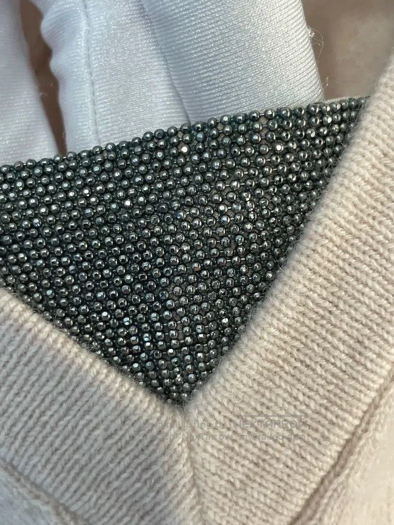Brunello Cucinelli Brunello Cucinelli Beaded Cashmere Sweater Size XS / US 0-2 / IT 36-38 - 4 Thumbnail