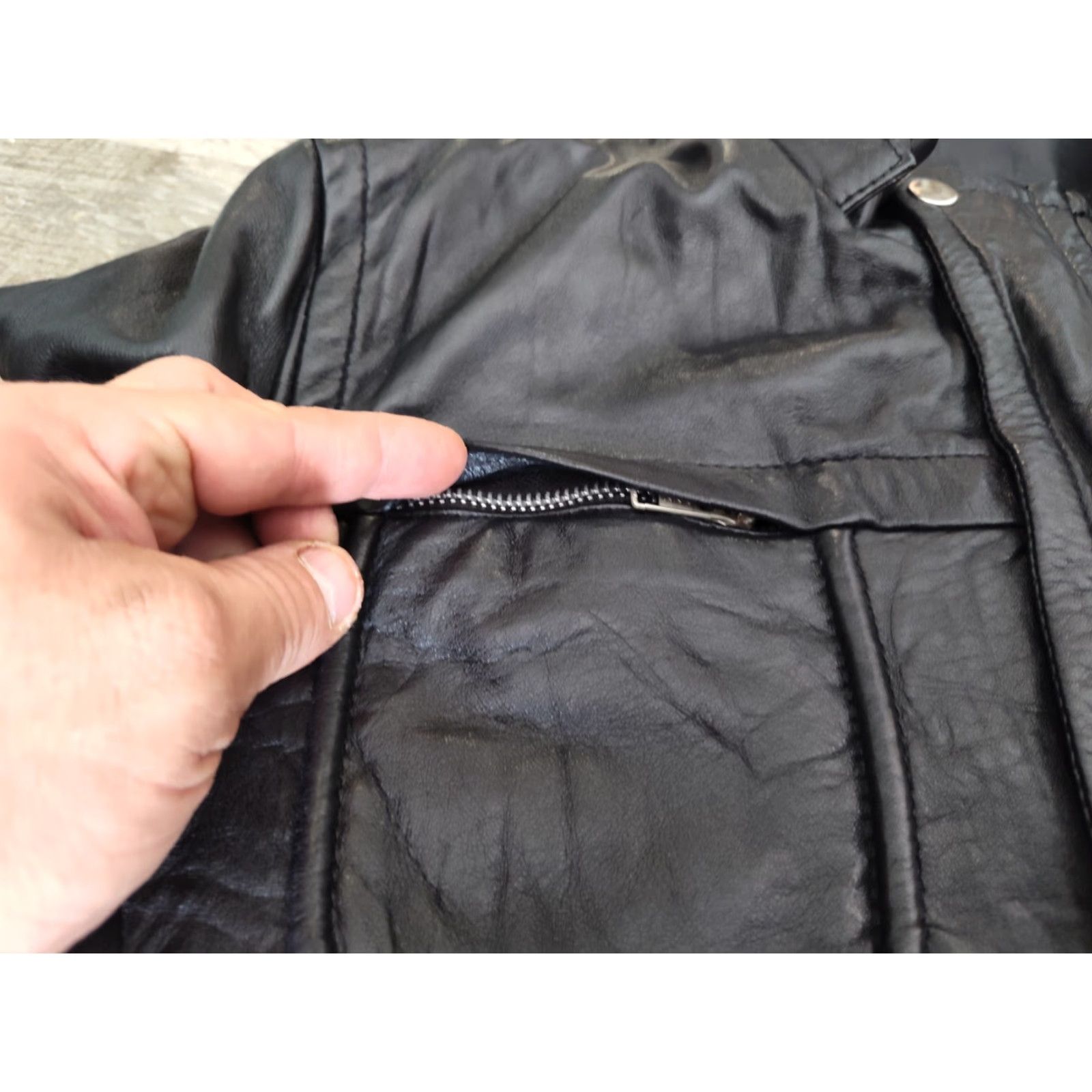Vintage VINTAGE Real Leather Men's Motorcycle Jacket 90s Black Leather Biker Ride Classic L Size US L / EU 52-54 / 3 - 7 Thumbnail