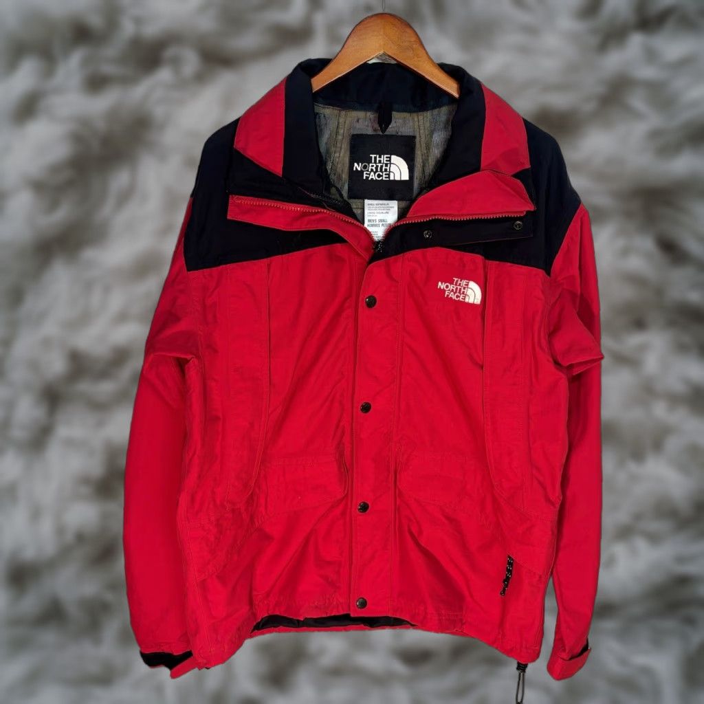 The North Face VINTAGE The North Face Jacket Small Red Mountain Full Zip Outdoor Hiking Size US S / EU 44-46 / 1 - 1 Thumbnail