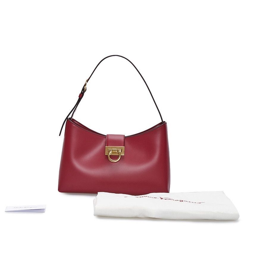 Salvatore Ferragamo o1s1rm0724 Size: OS / Leather Shoulder Bag in Red Size ONE SIZE - 6 Thumbnail