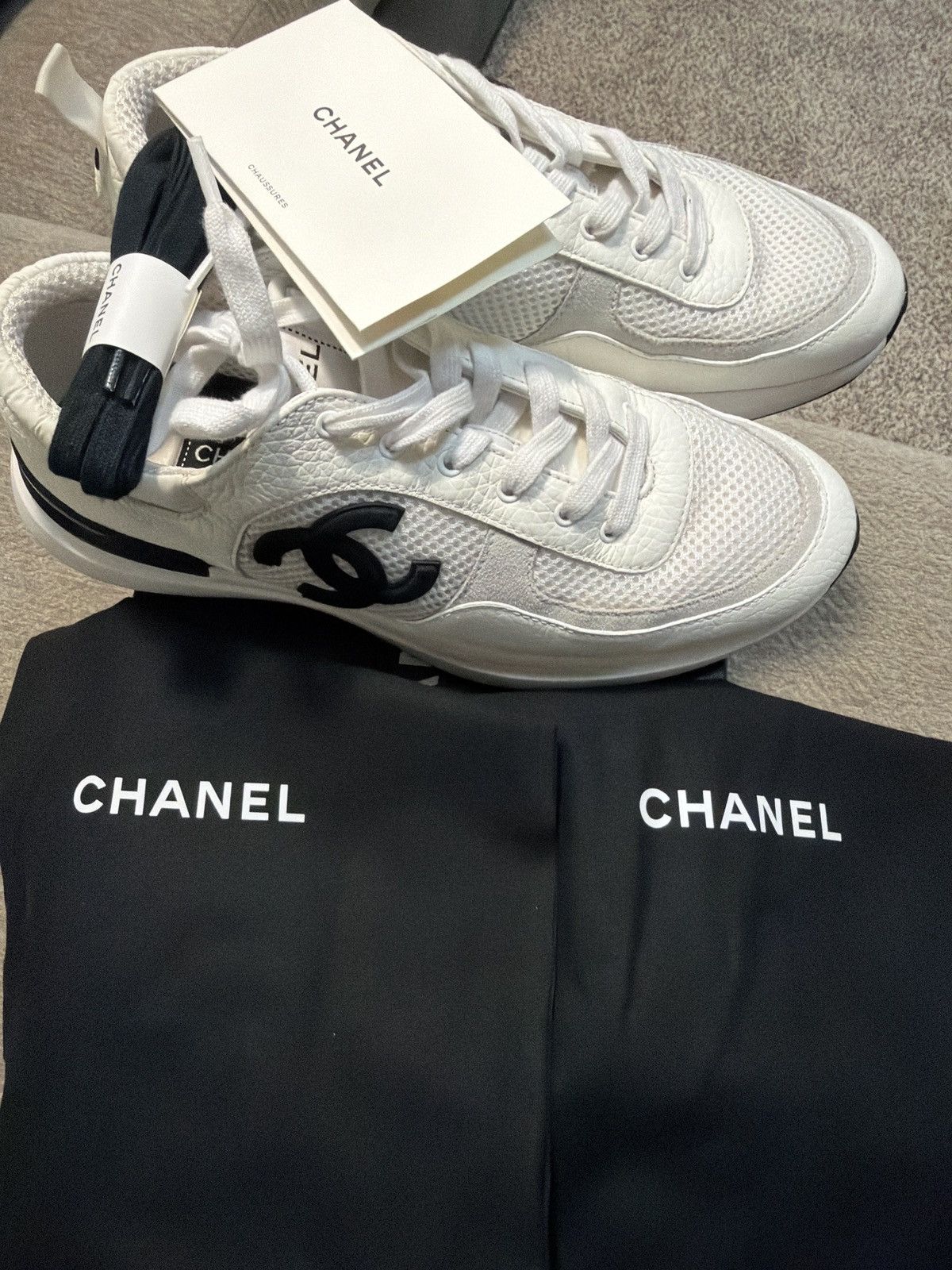 Chanel Chanel White & Black CC Logo Runners Size US 8 / EU 41 - 12 Thumbnail