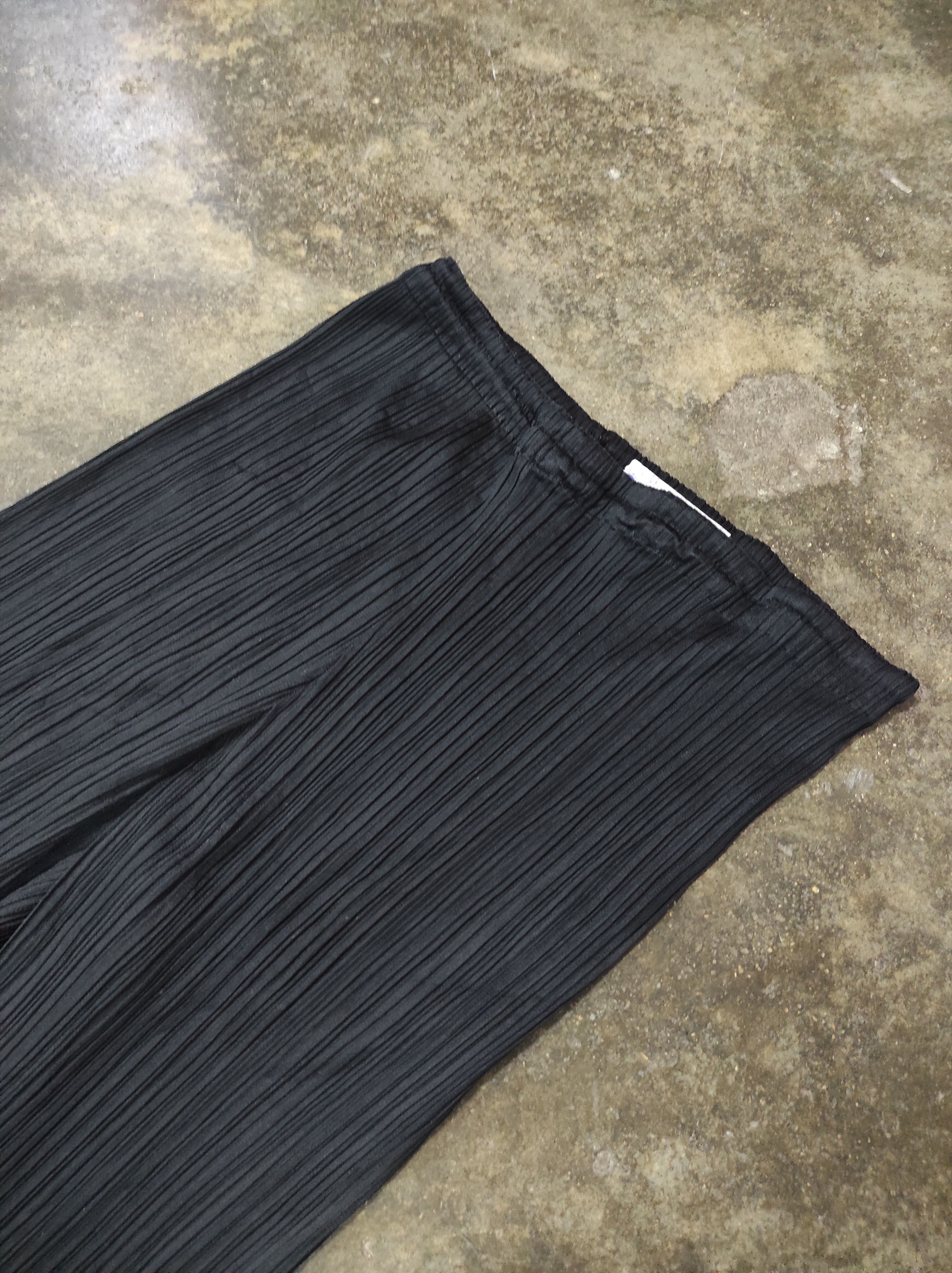Pleats Please Issey Miyake PLEATS PLEASE ISSEY MIYAKE WOMEN THICKER BLACK PANTS Size 30" / US 8 / IT 44 - 4 Thumbnail