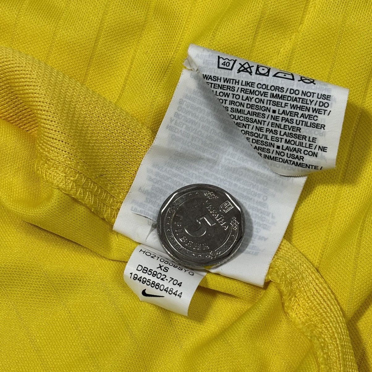 Nike Nike FC Liverpool Jersey yellow xs sportswear rare Size US XS / EU 42 / 0 - 5 Thumbnail