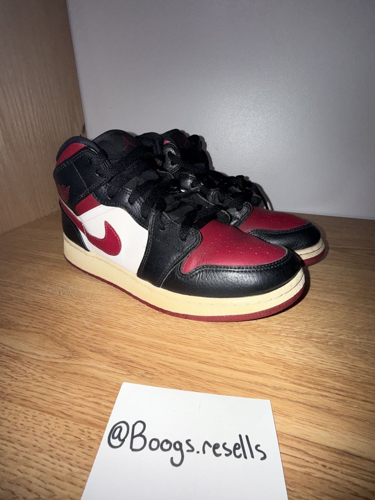 Jordan Brand Jordan 1 “Bred” mids Size US 7 / EU 40 - 1 Thumbnail