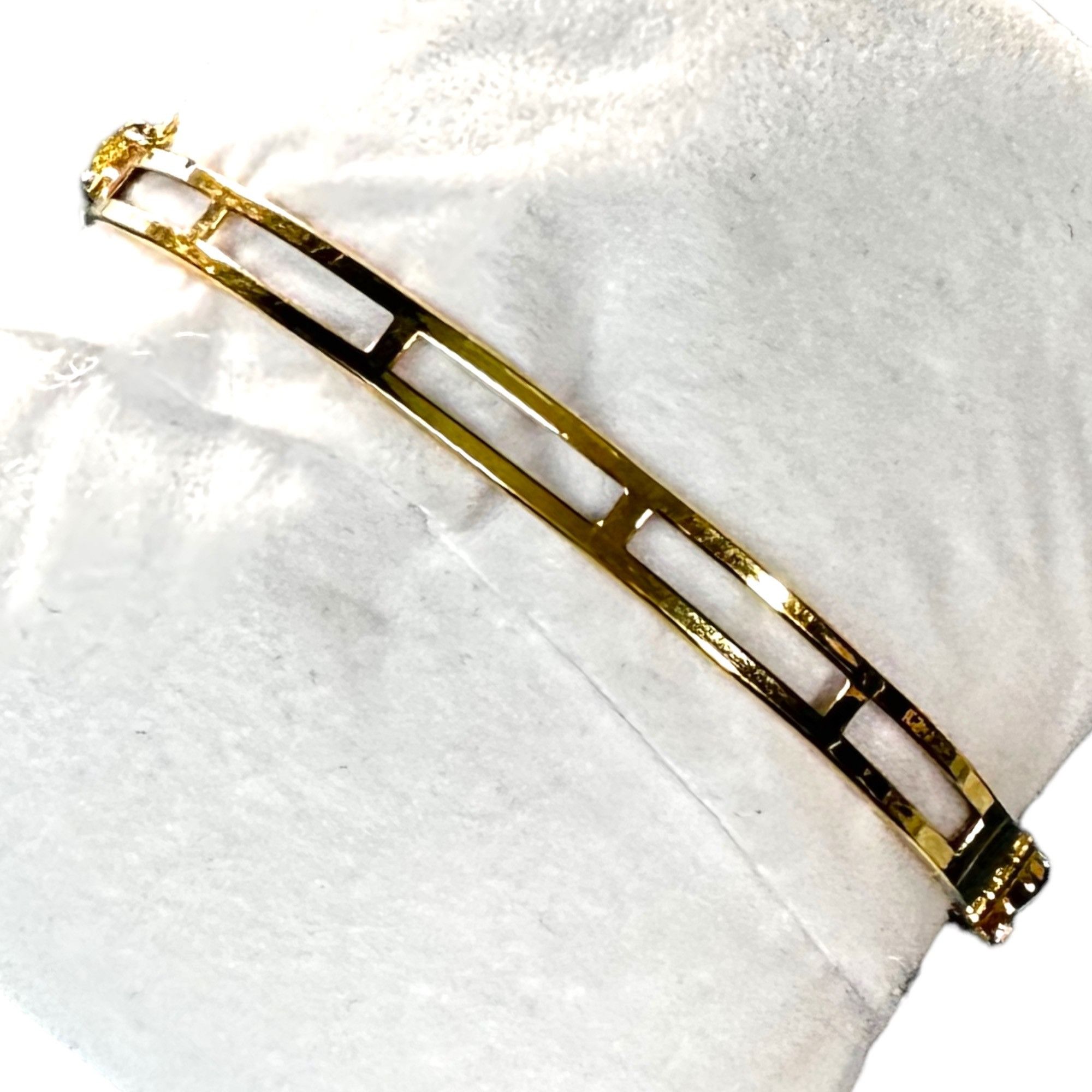 Vintage Elegant Cubic Zirconia Leaf Design Golden Bangle Bracelet Size ONE SIZE - 2 Thumbnail