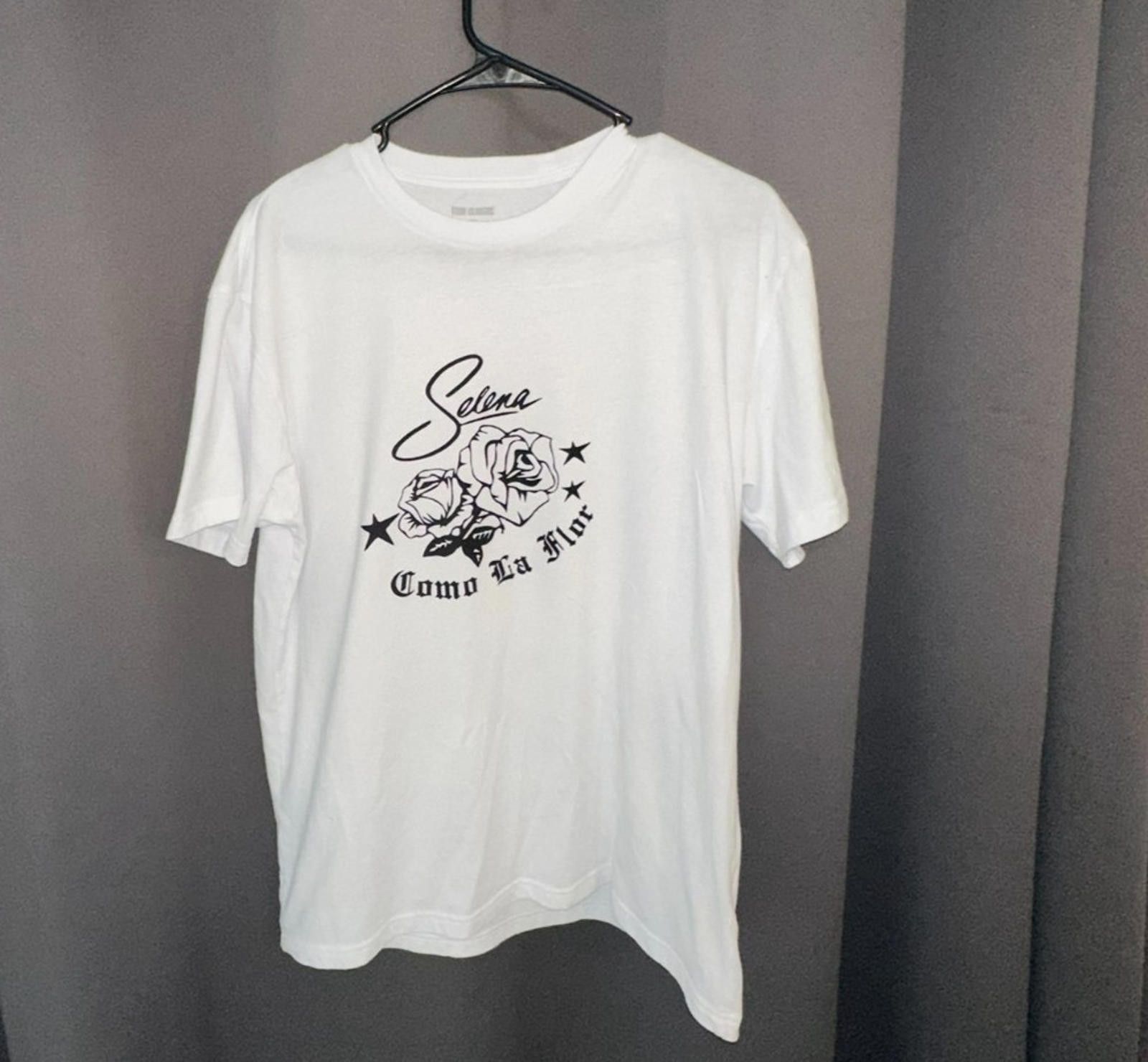 The Unbranded Brand Selena Graphic Tee | Roses & Stars | Size Large Size US L / EU 52-54 / 3 - 1 Thumbnail
