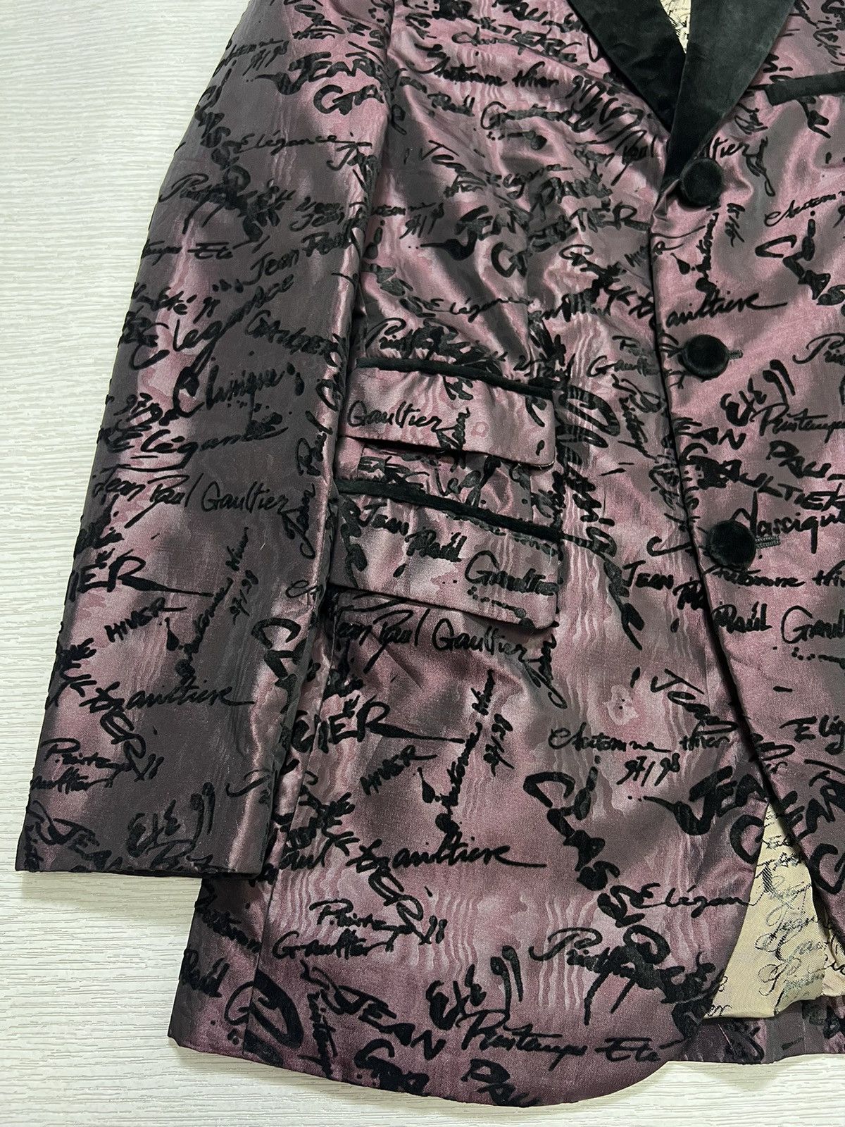 Jean Paul Gaultier JPG AW 97-98 Signature Monogram Print Velvet Jacquard Blazer Size US XS / EU 42 / 0 - 7 Thumbnail
