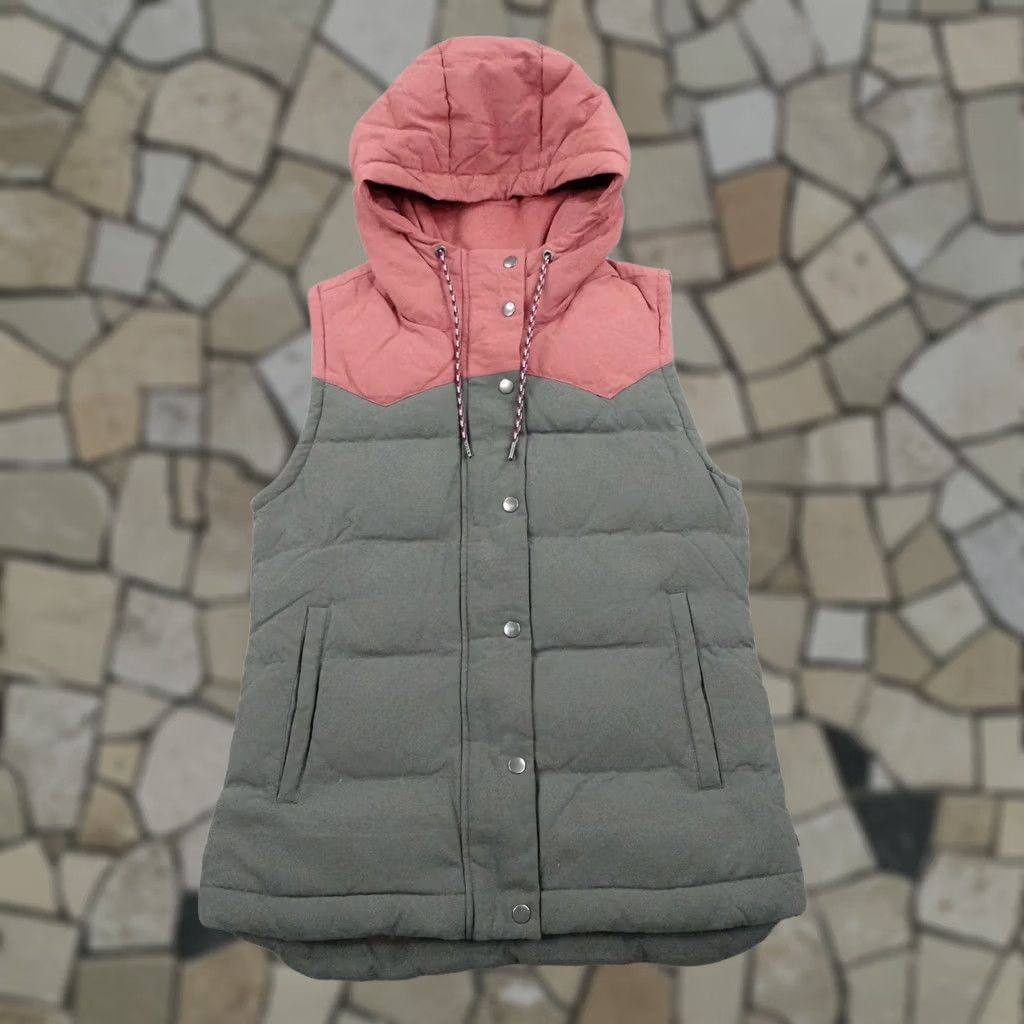 Patagonia Patagonia Vest Womens XS Forge Gray Pink Bivy Puffer Down Quilted Insulated Hood Size XS / US 0-2 / IT 36-38 - 1 Thumbnail