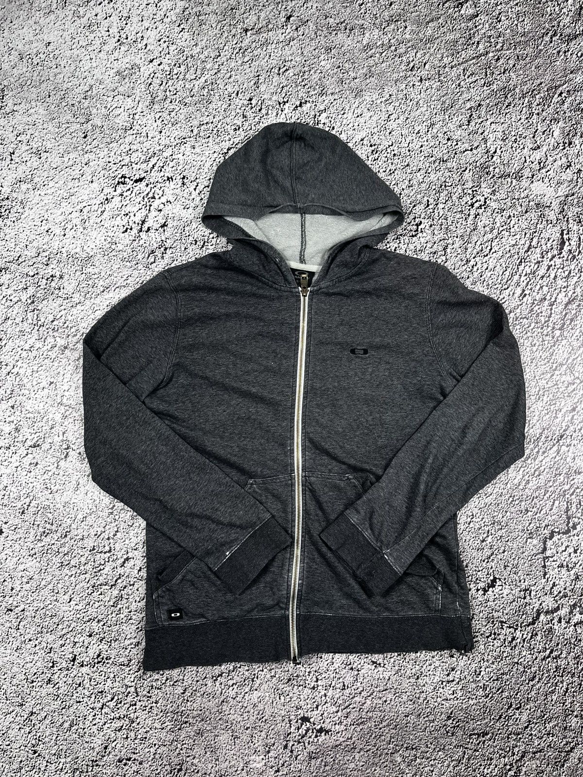 Vintage Vintage Y2K Oakley trashed zip hoodie outdoor style size S Size US S / EU 44-46 / 1 - 1 Thumbnail