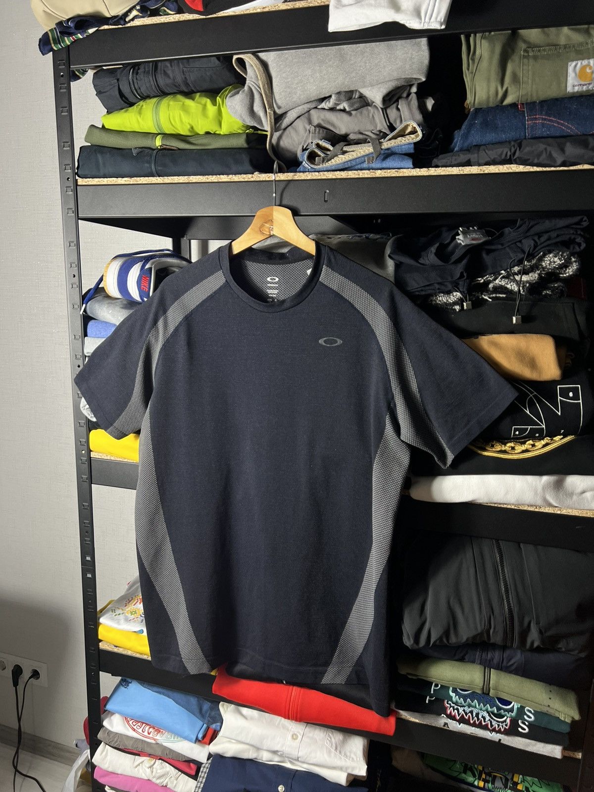 Oakley 🔥 Oakley Performance Fit Tech T-Shirt — Black/Grey — Size XL Size US XL / EU 56 / 4 - 1 Thumbnail
