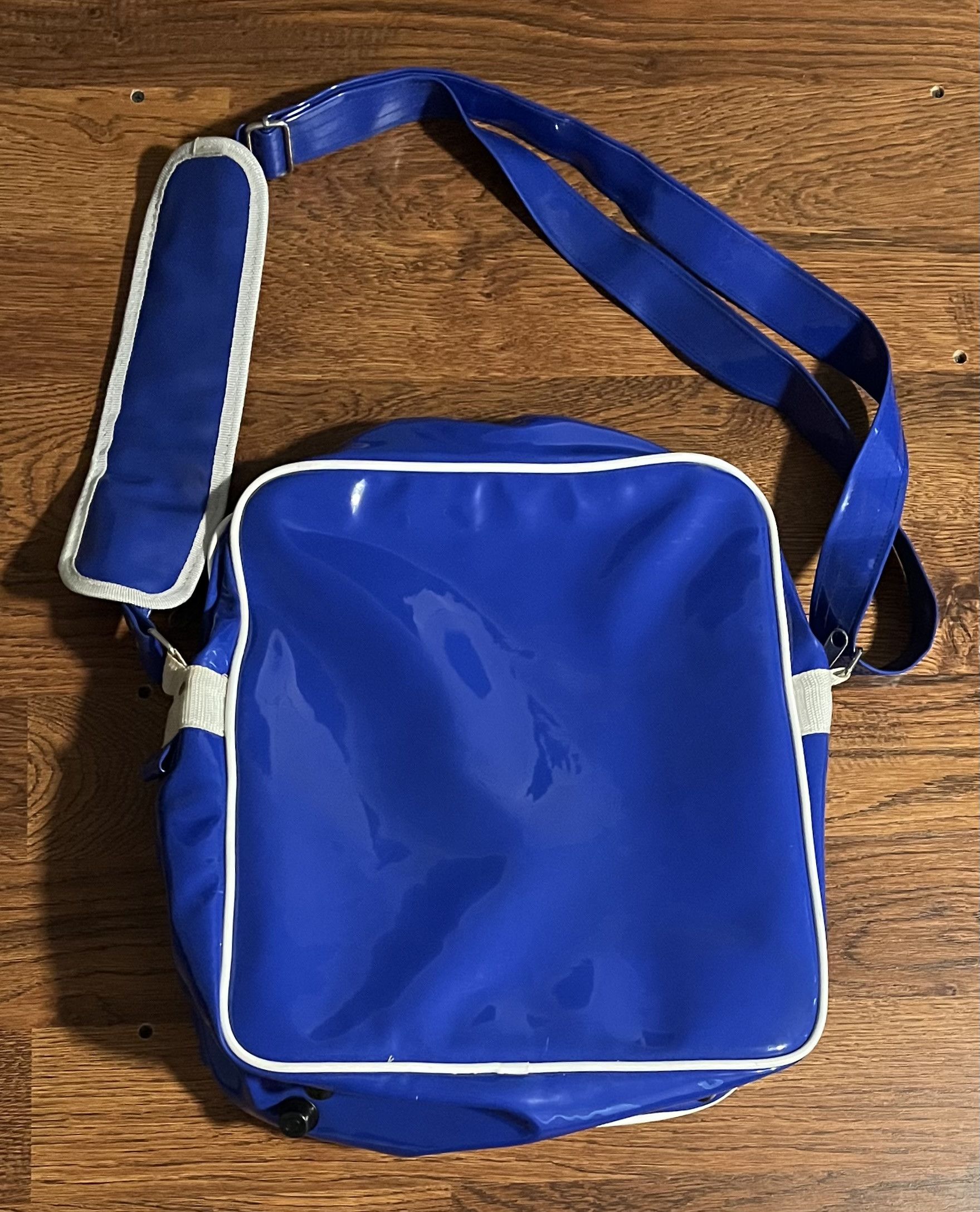 Bape A Bathing Ape Vinyl Messenger Bag Ape Head Logo Shoulder Bag Size ONE SIZE - 2 Thumbnail