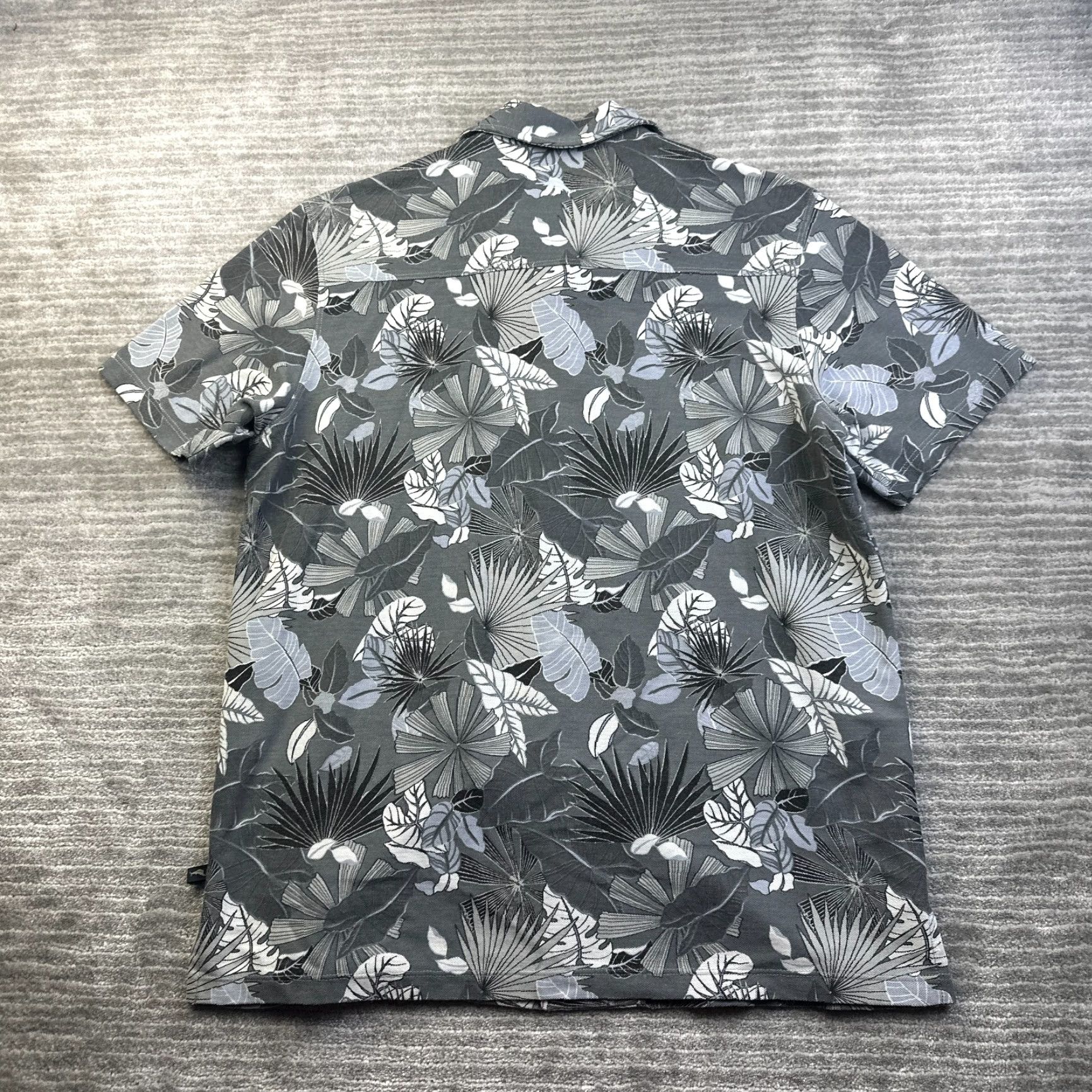 Tommy Bahama Tommy Bahama Shirt Mens Island Zone Floral Button-Up Short Sleeve Gray Cotton Polyester Casual Size US M / EU 48-50 / 2 - 2 Thumbnail