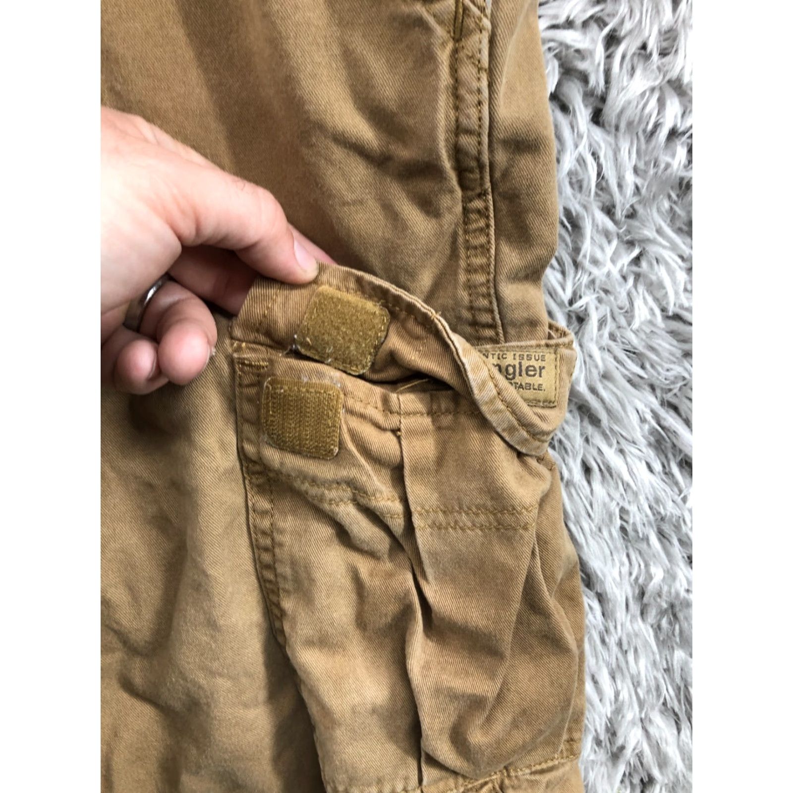 Wrangler Wrangler Cargo Shorts Mens Regular Size 38 Beige Medium Wash Cargo Shorts Men Jeans 5-Pocket Casual Belt Loops Distressed No Safety Verification: No Size US 38 / EU 54 - 4 Thumbnail