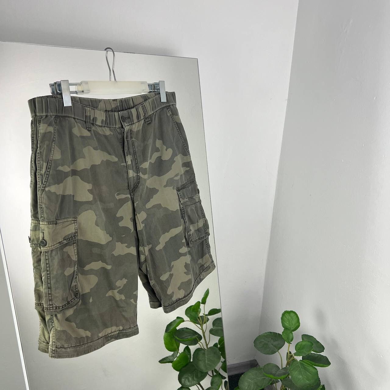 Japanese Brand Cargo Shorts Vintage Camo Uniqlo Y2K Style Baggy Size US 36 / EU 52 - 1 Thumbnail