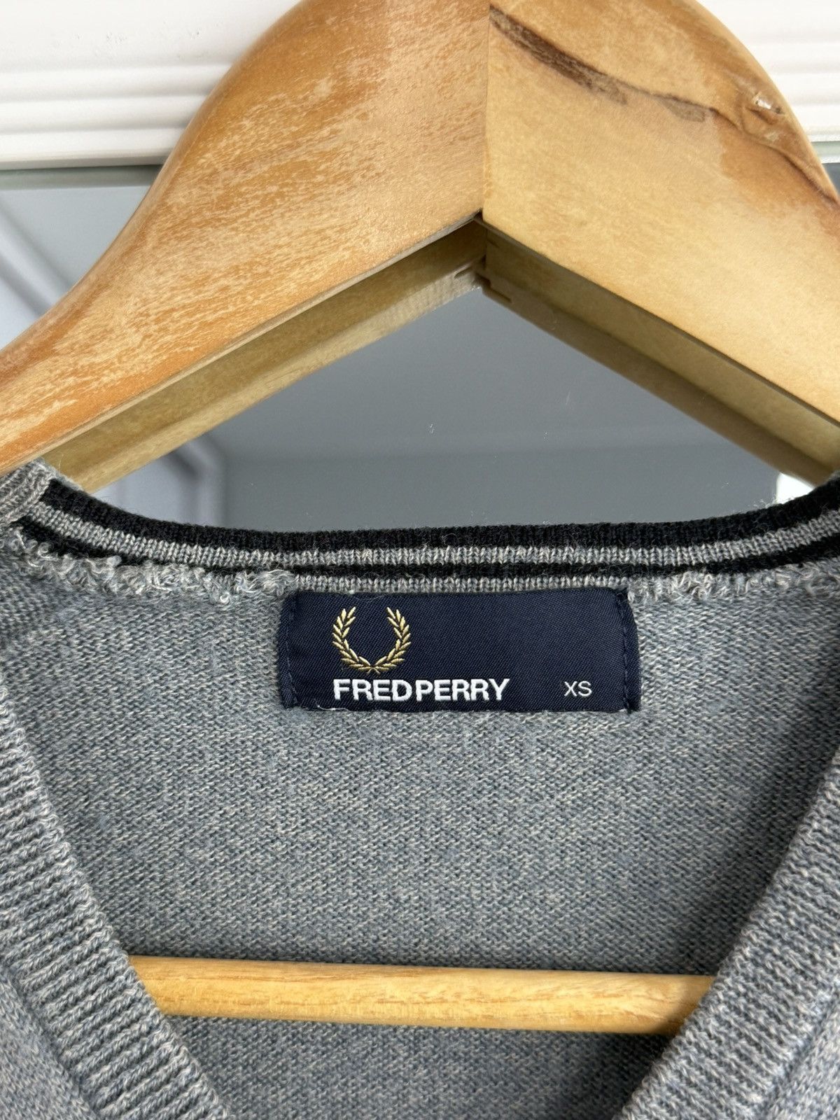 Fred Perry Fred Perry V-Neck Sweater Jumper Gray Sweater Size: XS Size US XS / EU 42 / 0 - 7 Thumbnail