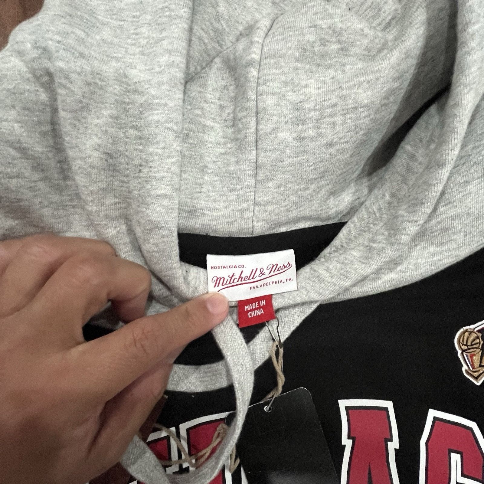 Mitchell & Ness MITCHELL & NESS NBA CHICAGO BULLS FINALS SWEATSHIRT SIZE XL Size US XL / EU 56 / 4 - 9 Thumbnail