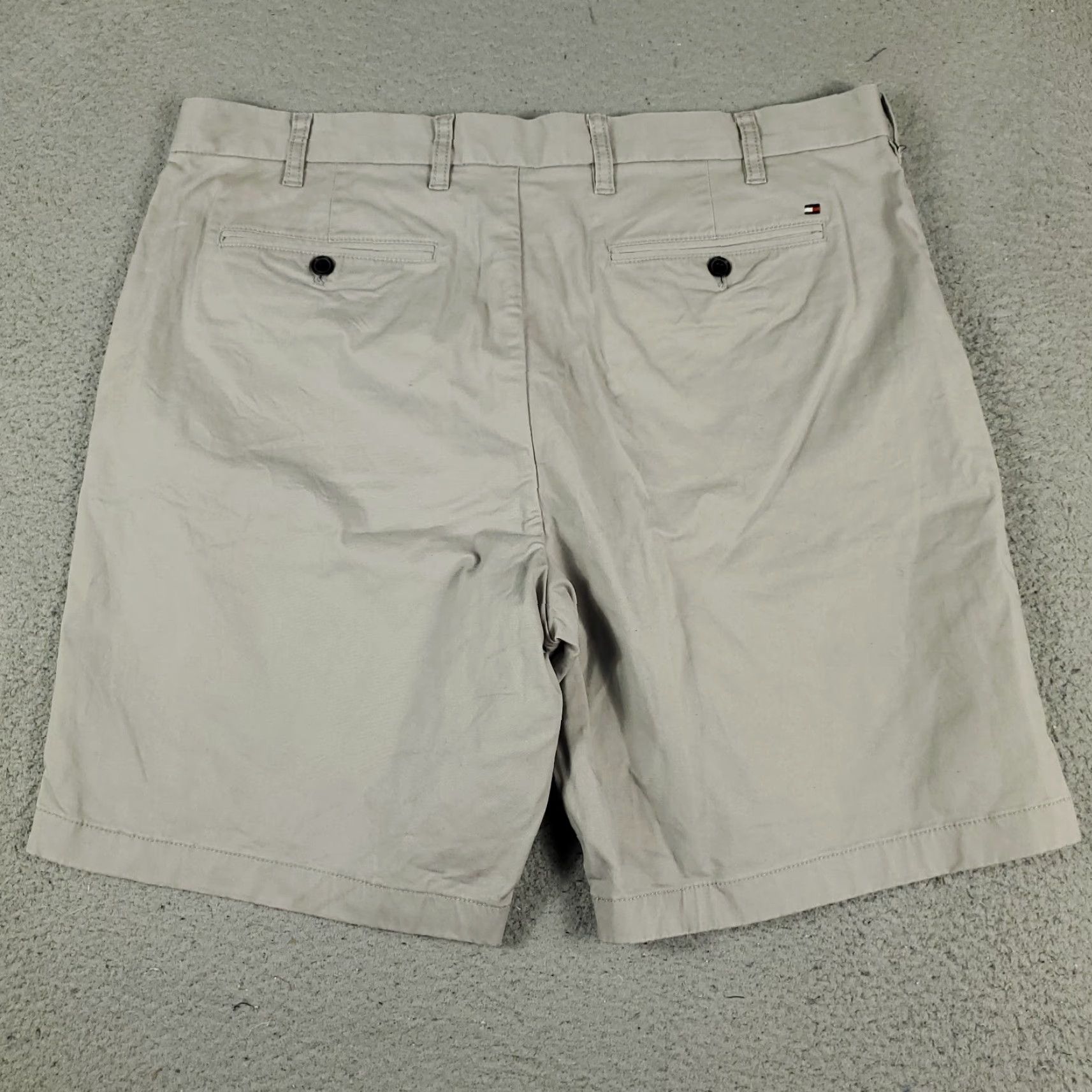 Tommy Hilfiger VINTAGE Tommy Hilfiger Shorts Mens Size 38 Beige Casual Flat Front Chino Size US 38 / EU 54 - 7 Thumbnail