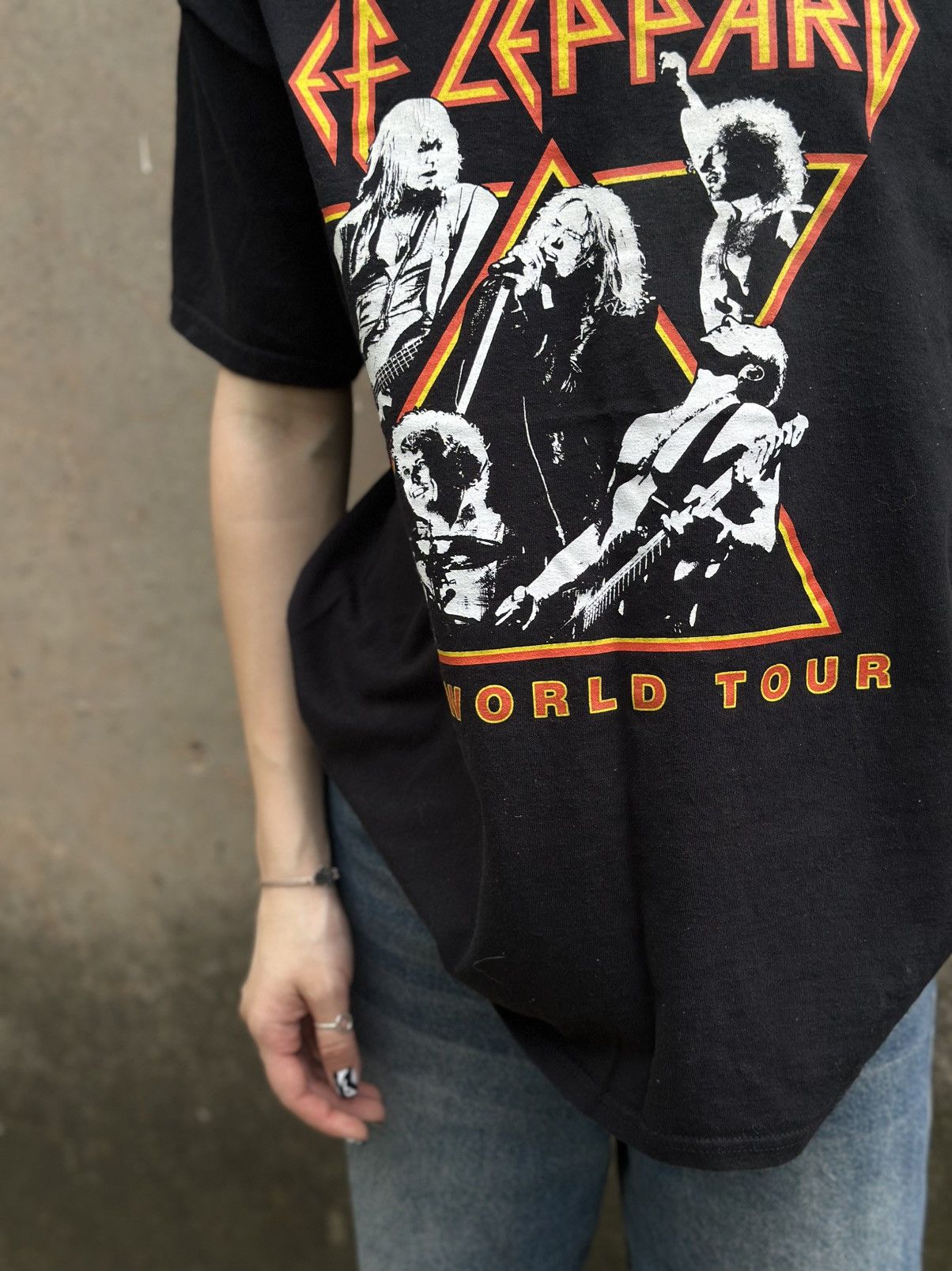 Japanese Brand VTG Adult Def Leppard T-shirts Big Logo Band Rock Tour 00s Size US L / EU 52-54 / 3 - 4 Thumbnail