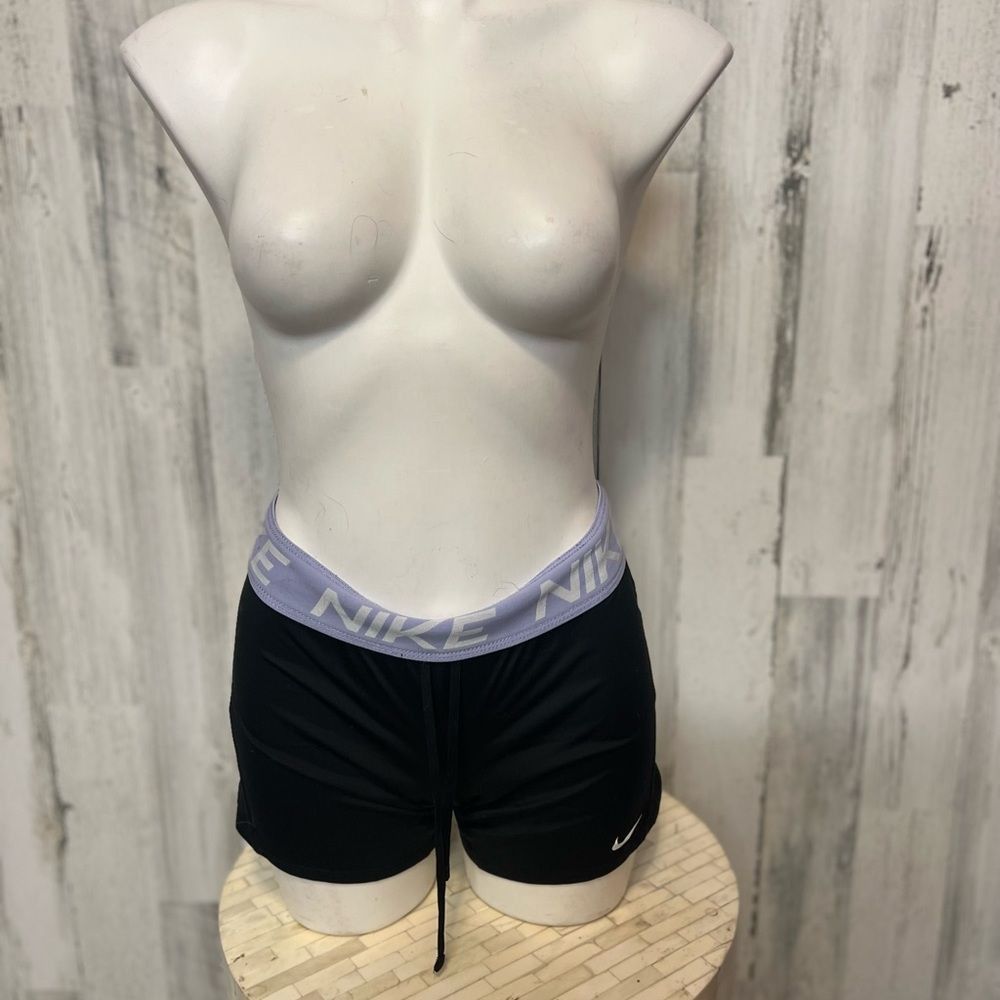 Nike Nike Women’s Black Athletic Shorts with Lavender Logo Waistb Size 25" / US 0 / IT 36 - 1 Thumbnail