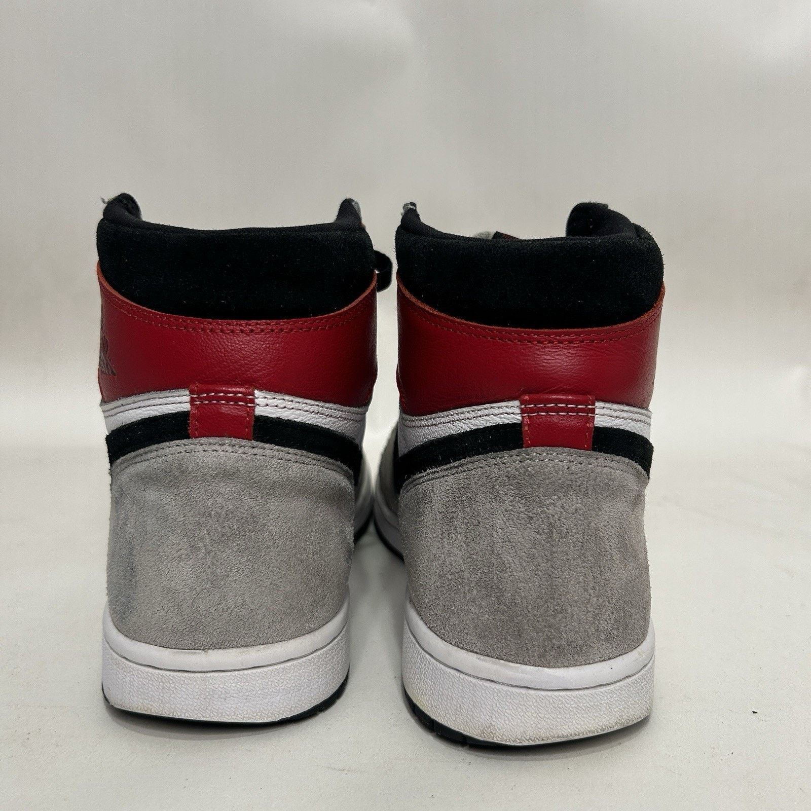 Jordan Brand Nike Air Jordan 1 Retro High “Light Smoke Grey” Size US 10.5 / EU 43-44 - 5 Thumbnail