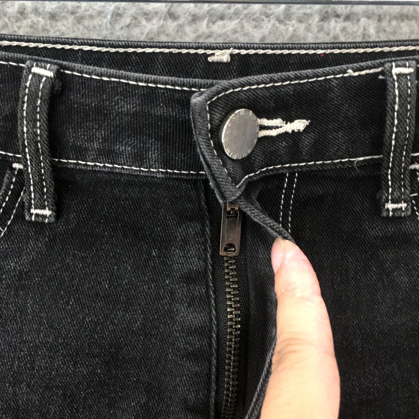 H&M H&M High Waist Mom Shorts Womens 4 Black Hi-Rise Zip Fly Button Casual Denim 27x2.5 Adult Womens Baggy? (No) Size 27" / US 4 / IT 40 - 3 Thumbnail
