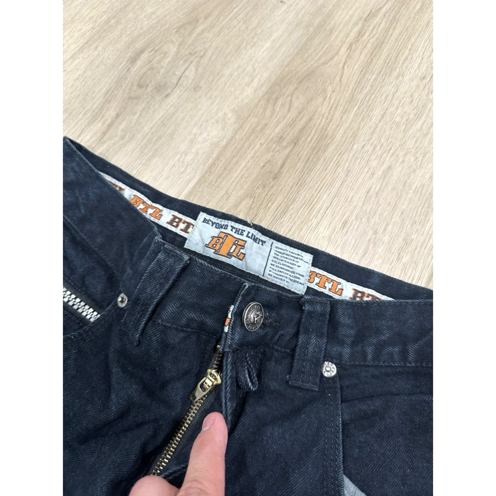 Vintage Beyond The Limit Jeans Baggy Denim 32x31 Black Hip Hop Mens Straight Wide-Leg 90s Seasons Pockets Size US 32 / EU 48 - 6 Thumbnail