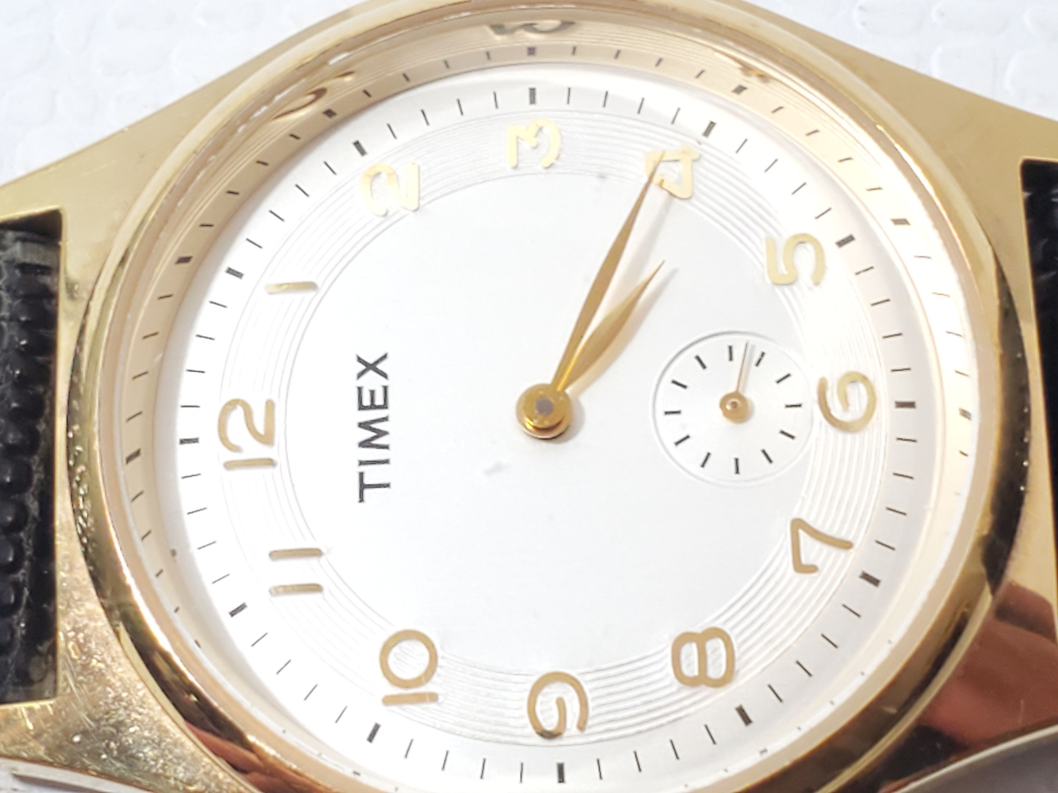 Timex Vintage Timex Men Watch Silver Dial Black Leather Croc Strap Size 36 - 3 Thumbnail